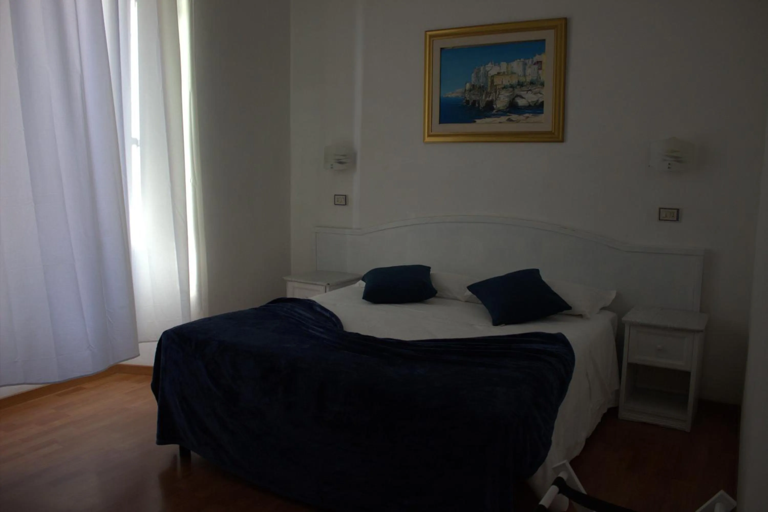 Photo of the whole room, Bed in Soggiorno Madrid