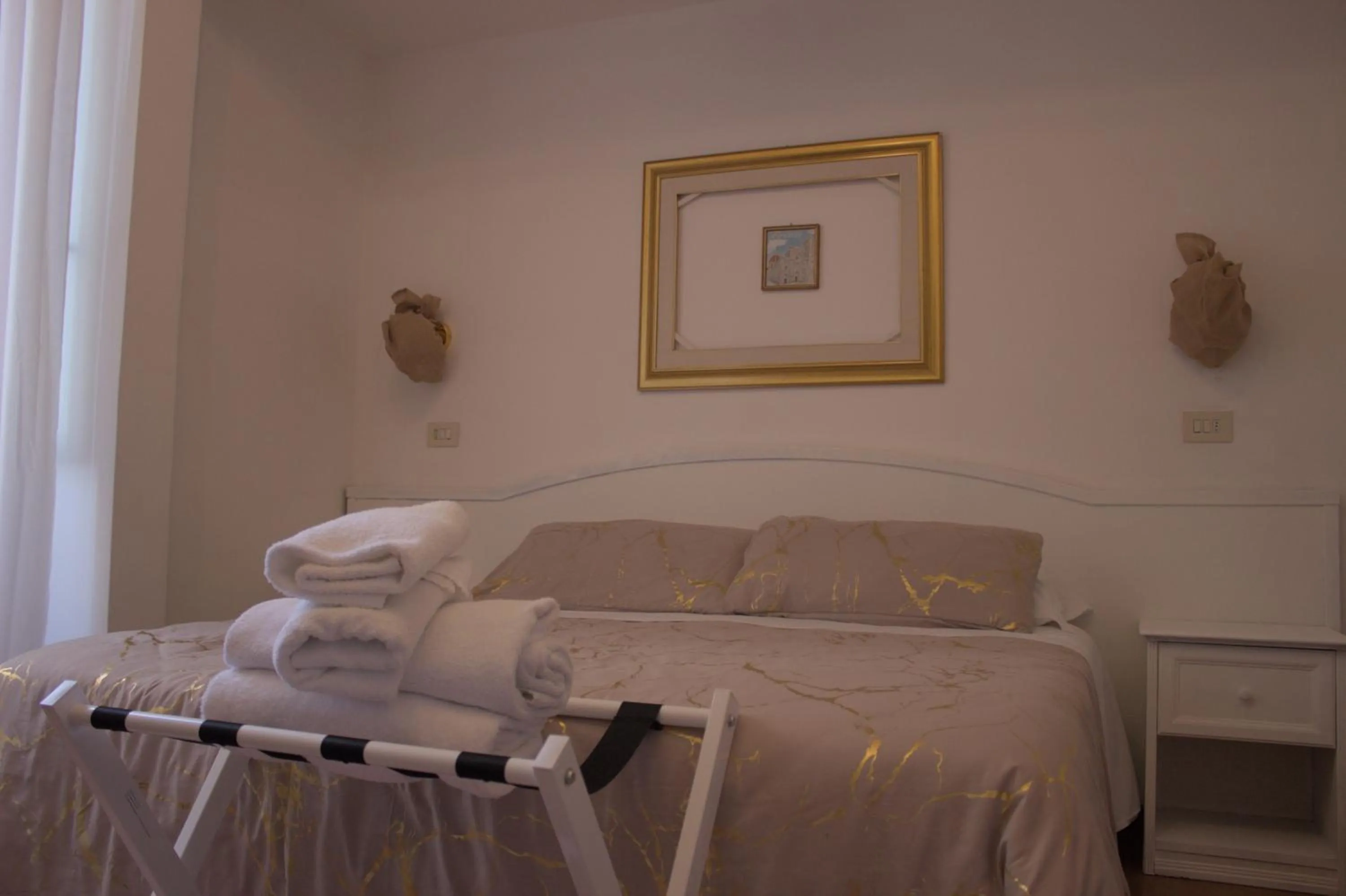 Photo of the whole room, Bed in Soggiorno Madrid