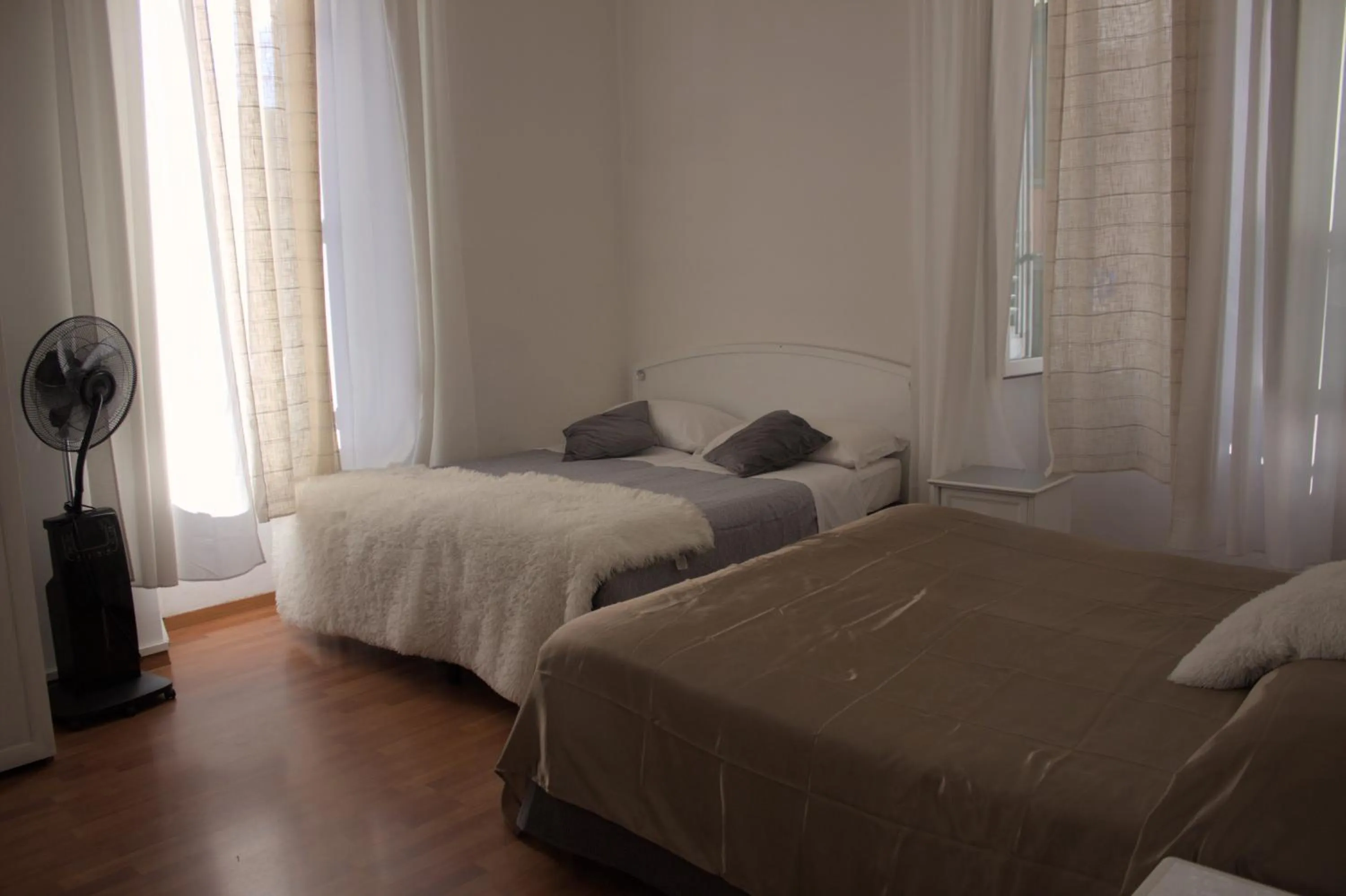 Photo of the whole room, Bed in Soggiorno Madrid