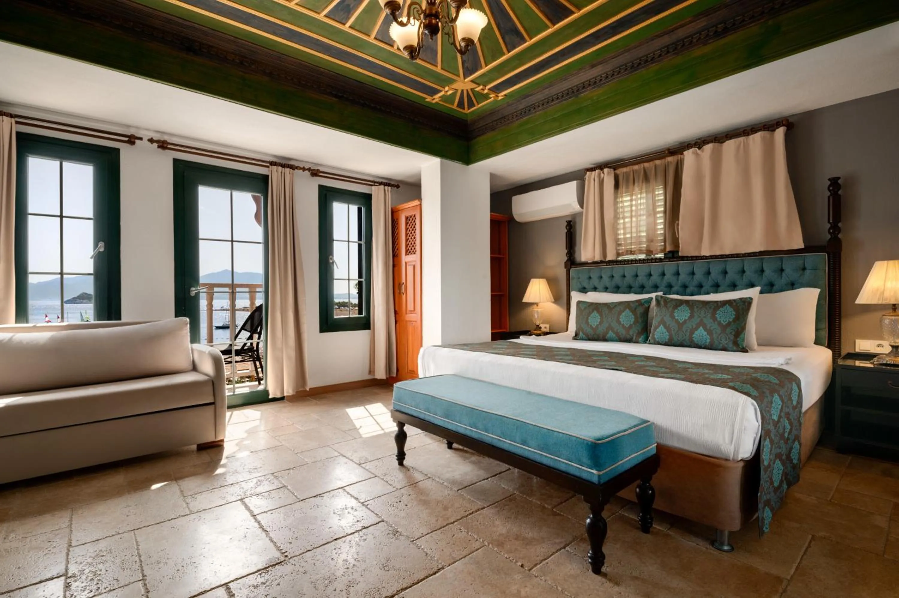 Photo of the whole room, Bed in Wyndham Datca Perili Bay