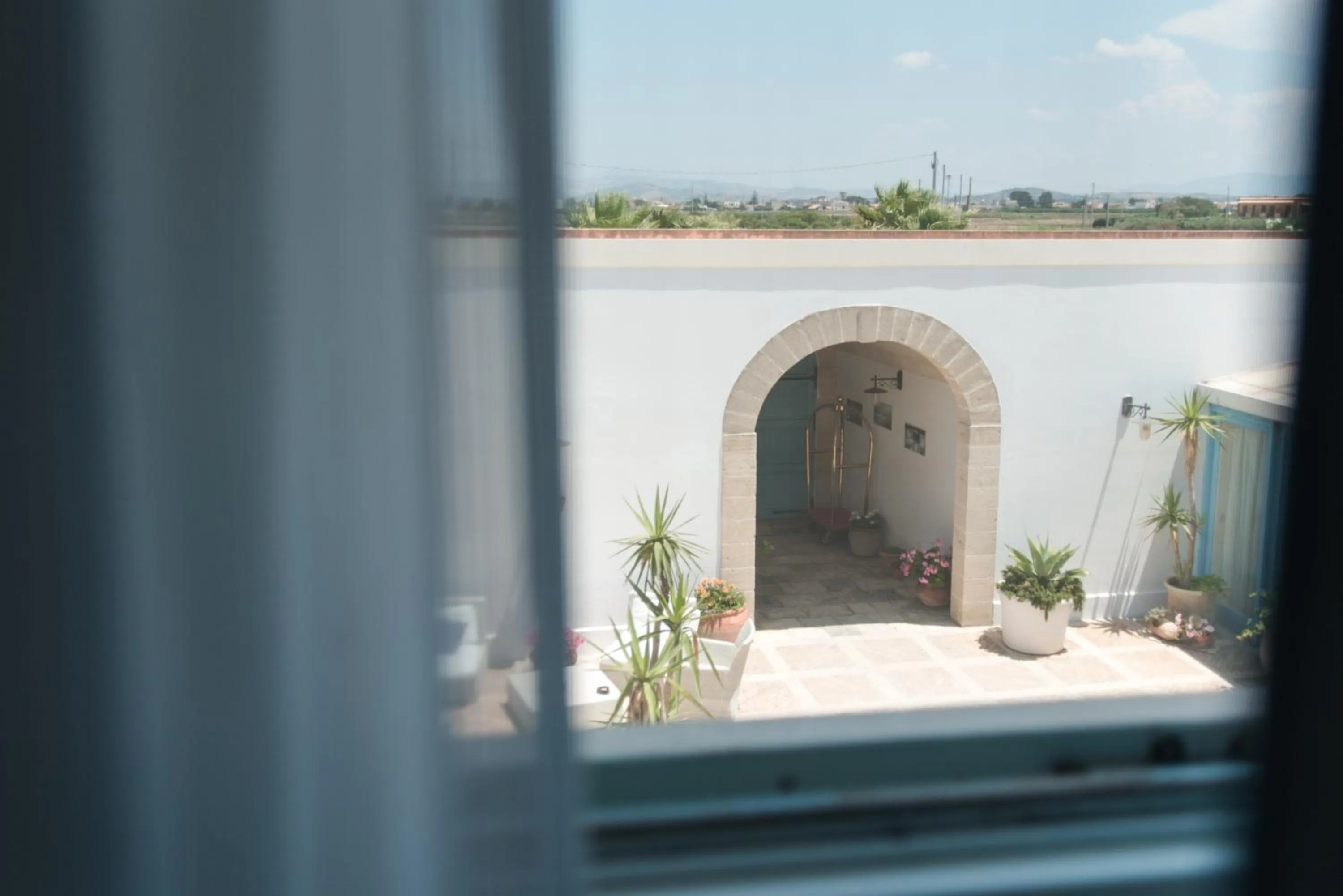 Inner courtyard view in Relais Antiche Saline