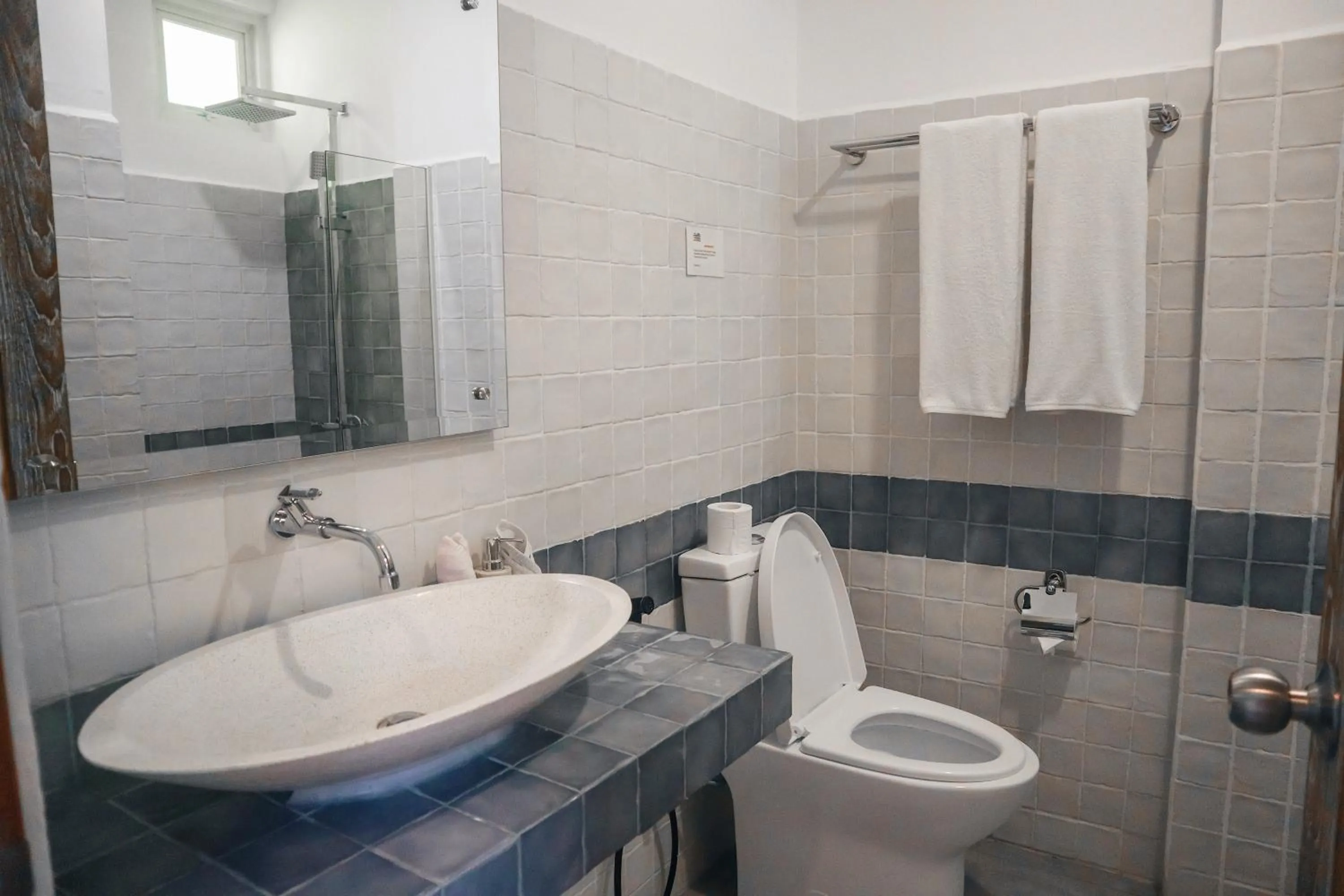 Shower in Harbour Komodo Hotel