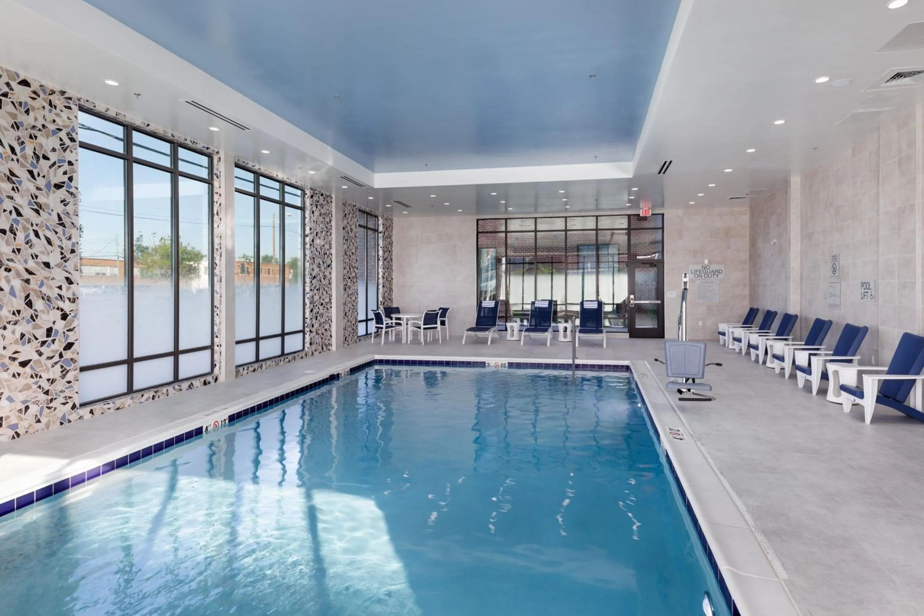 Swimming pool in Courtyard by Marriott Richmond Scott's Addition