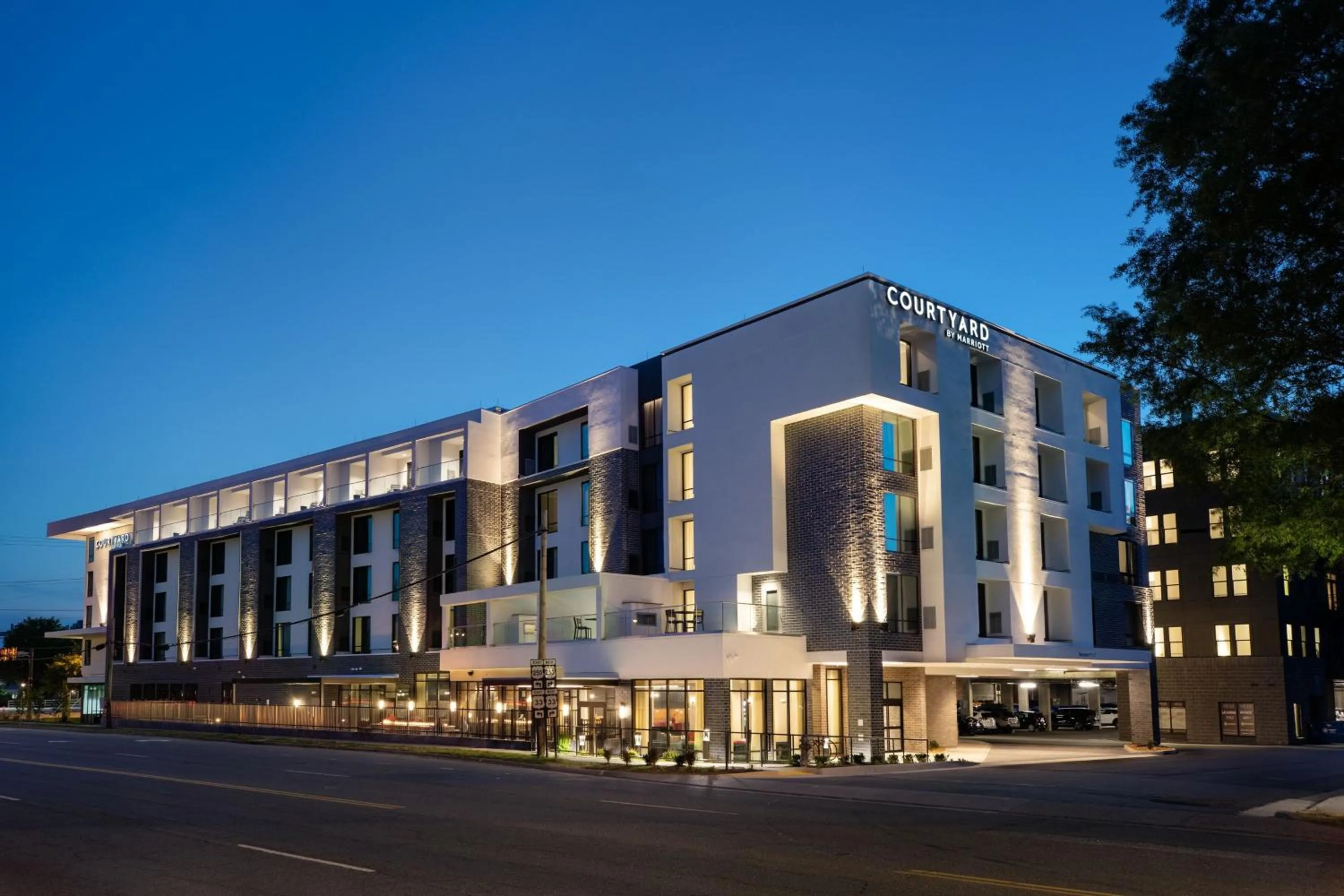 Property building in Courtyard by Marriott Richmond Scott's Addition