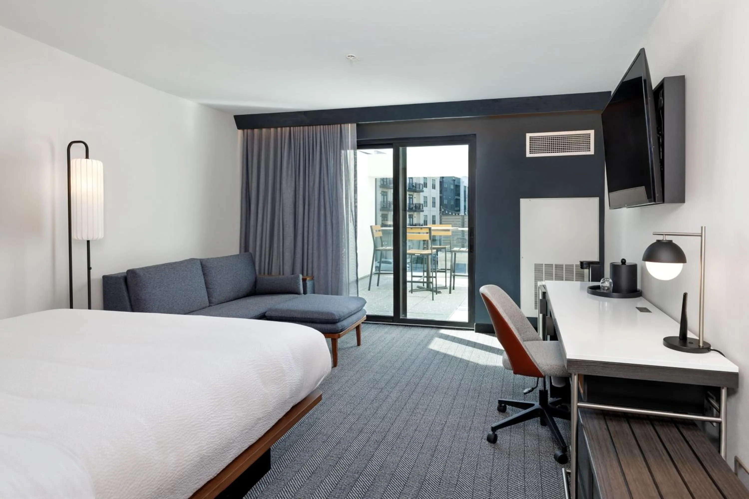 Photo of the whole room, Bed in Courtyard by Marriott Richmond Scott's Addition