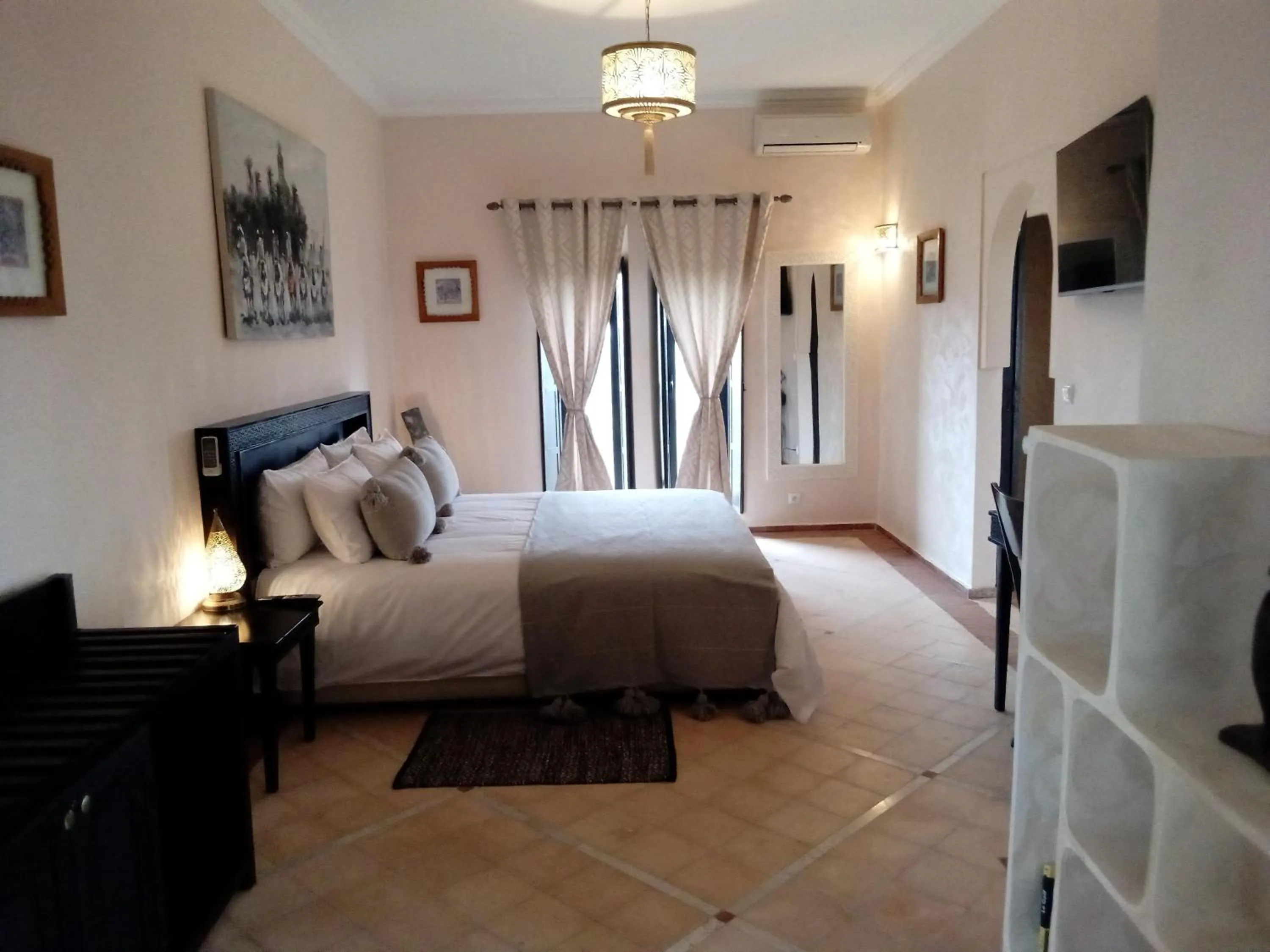 Bedroom, Bed in Le petit Château des Anges