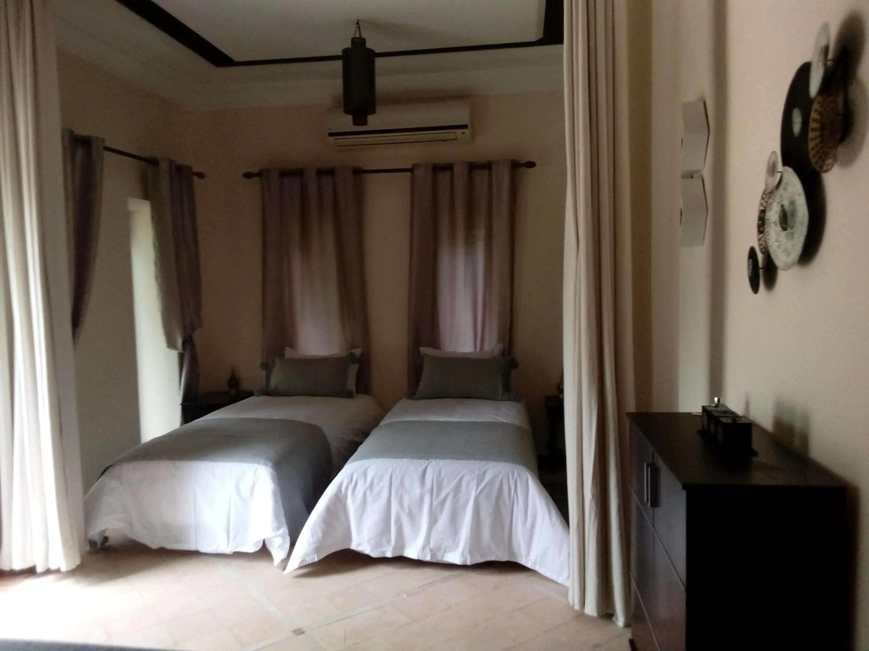Bedroom, Bed in Le petit Château des Anges