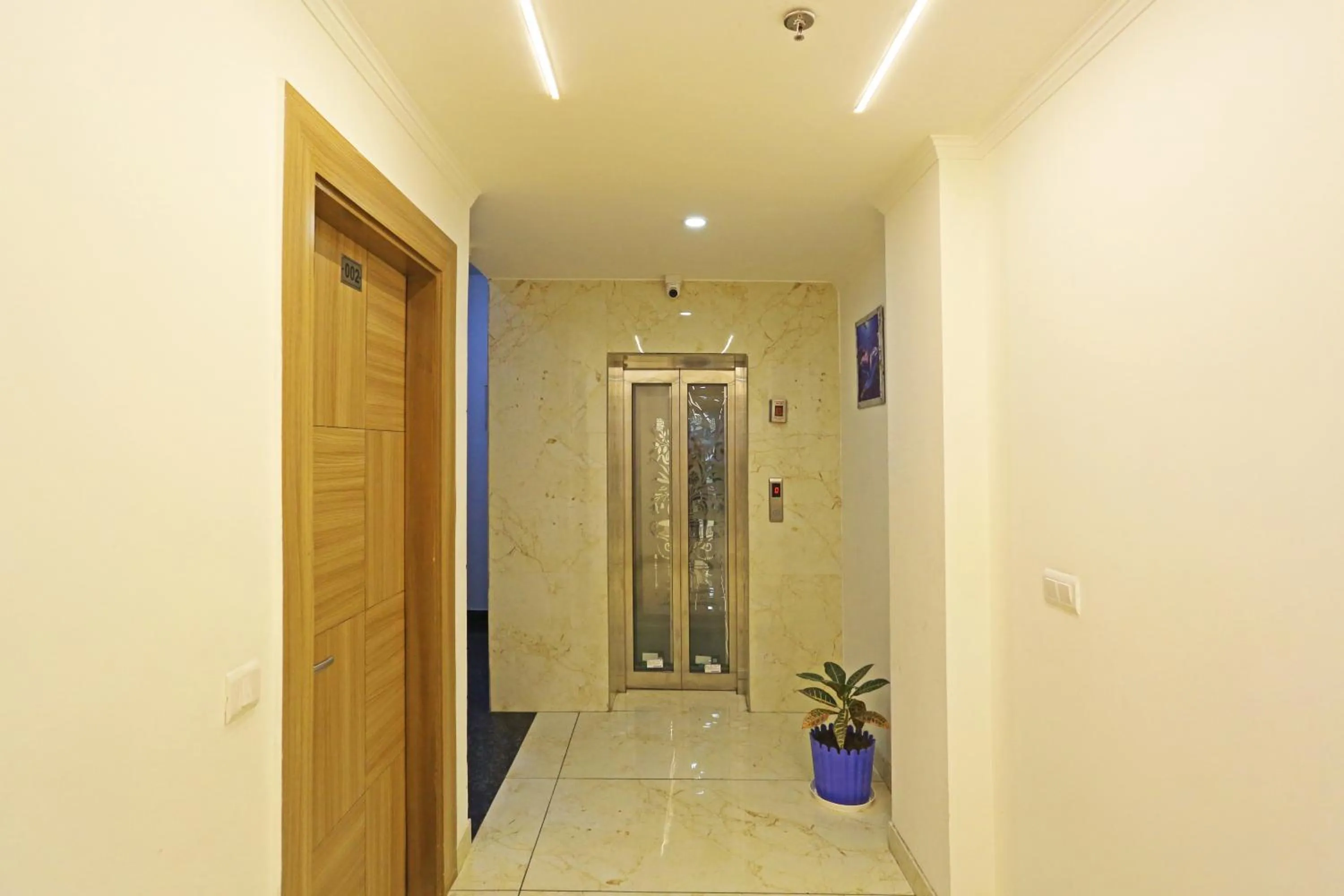 elevator in Hotel Decent Suites - Delhi Airport