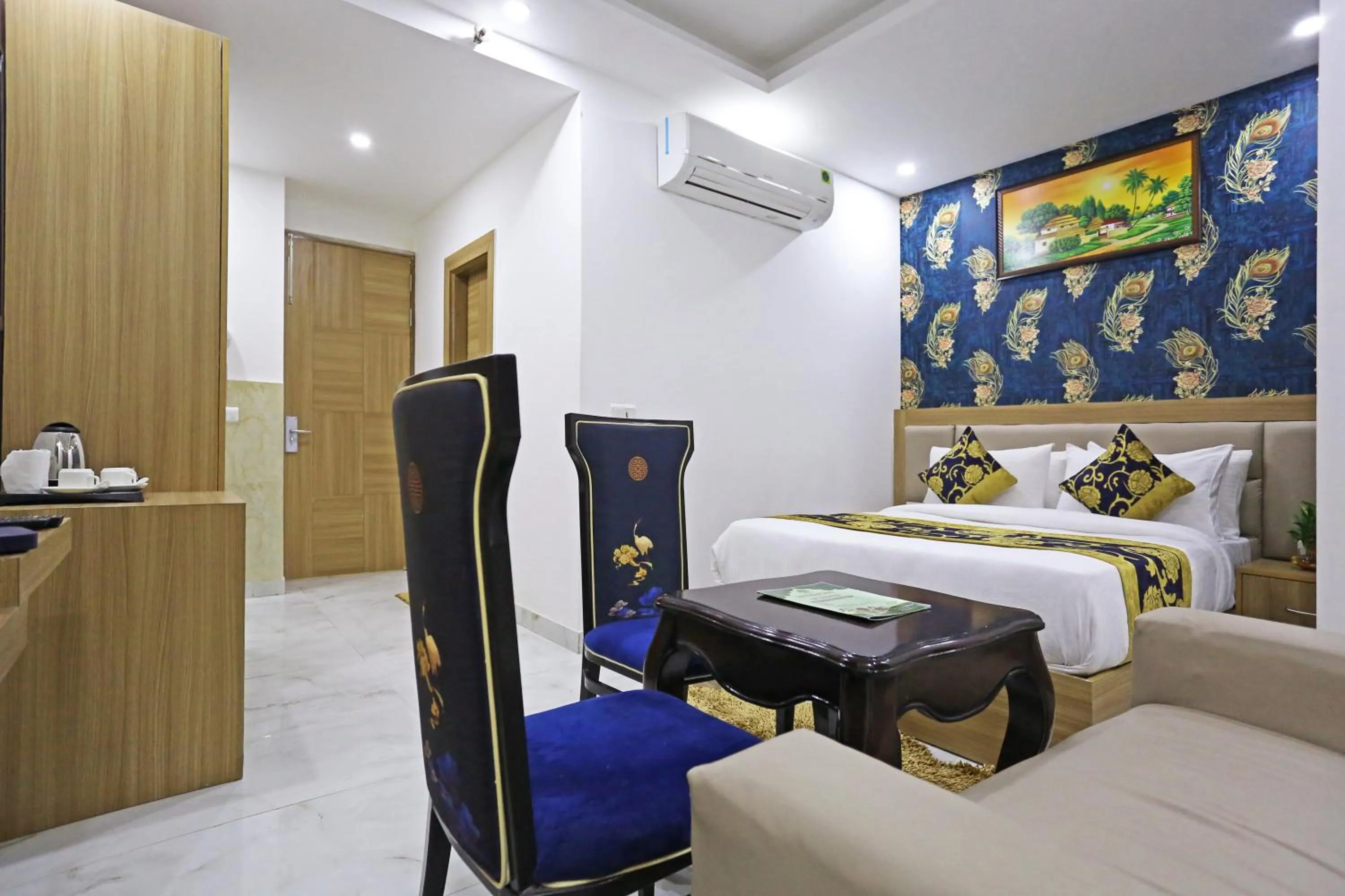 Bed in Hotel Decent Suites - Delhi Airport