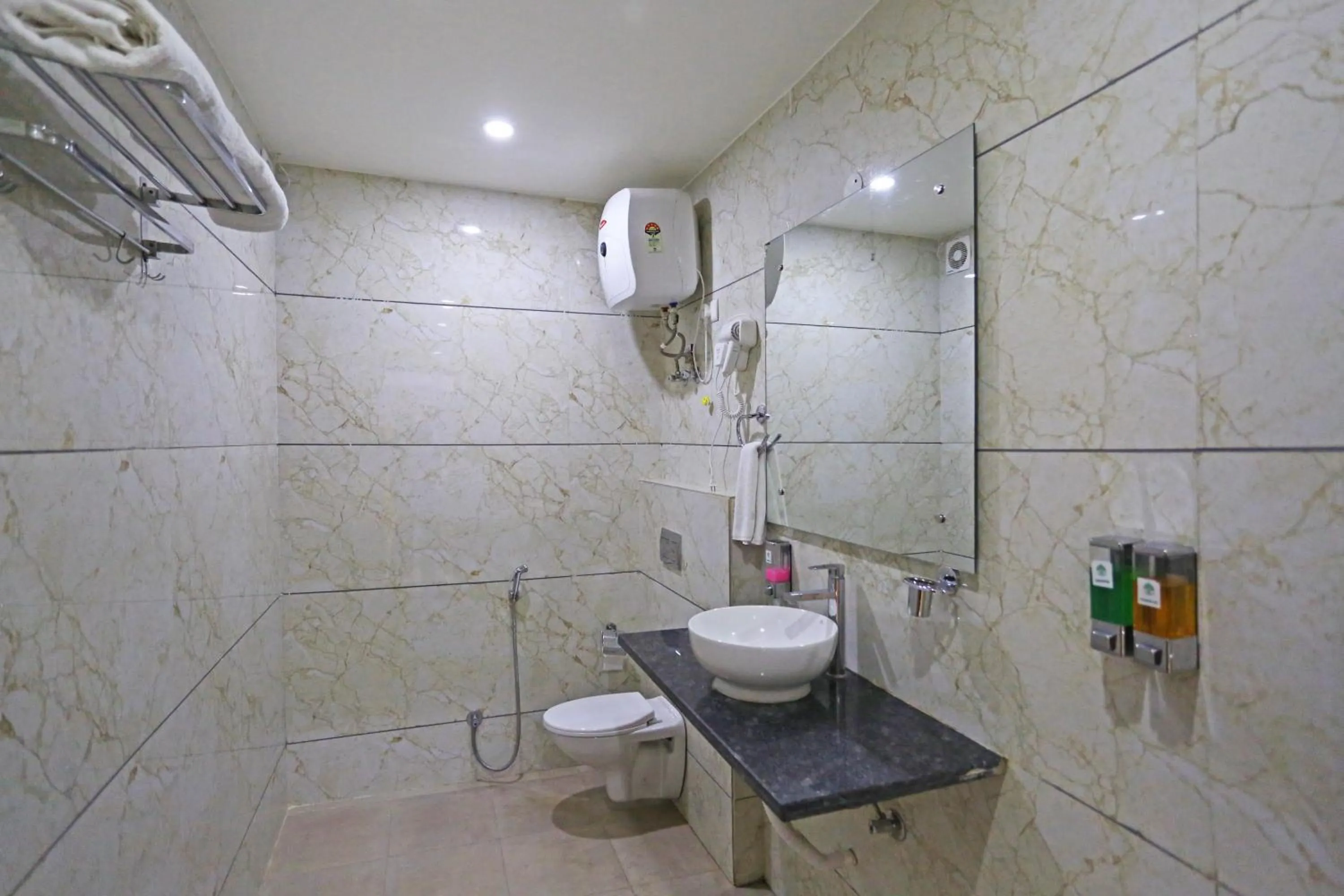 Shower in Hotel Decent Suites - Delhi Airport
