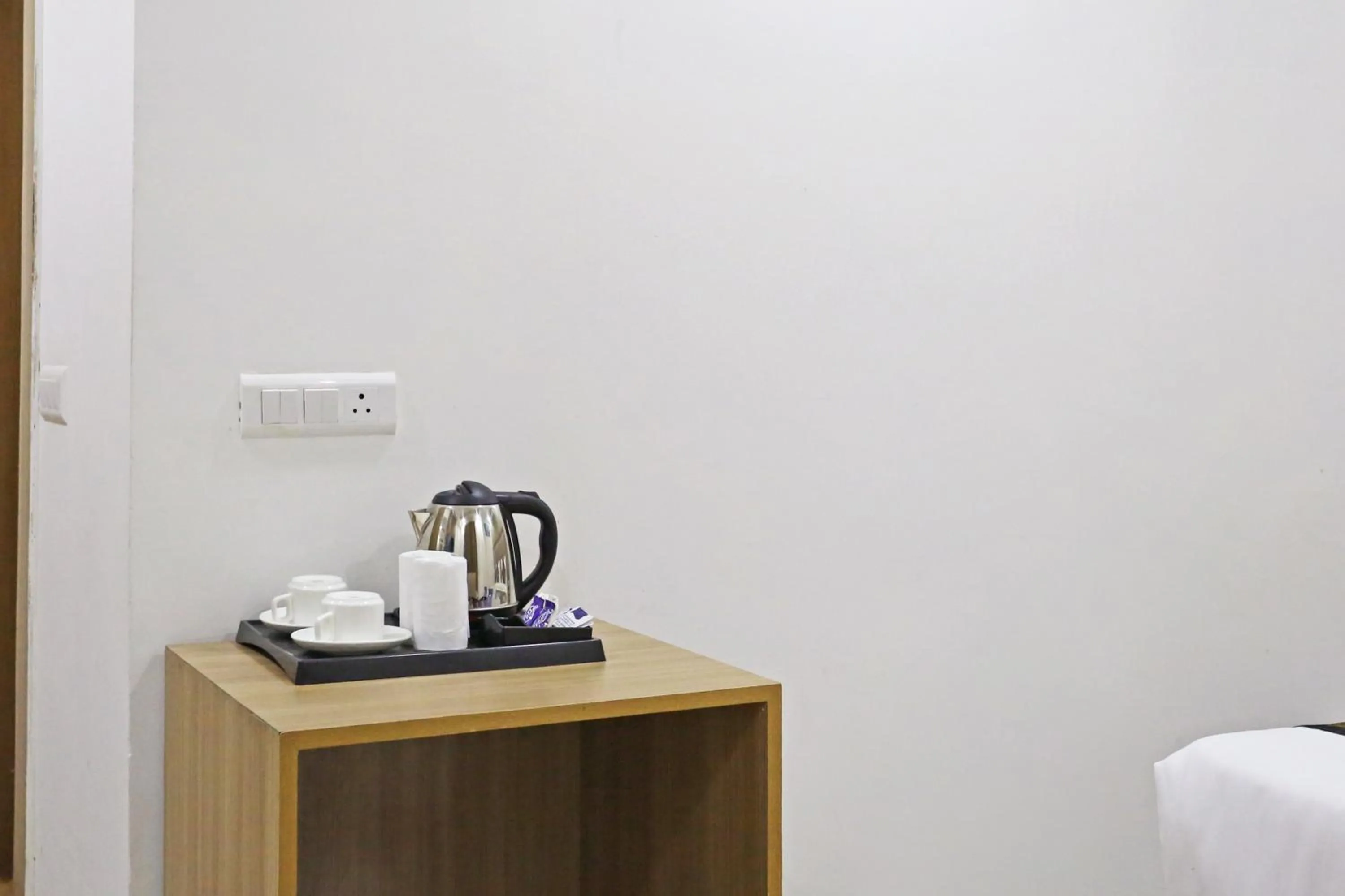 Bed in Hotel Decent Suites - Delhi Airport