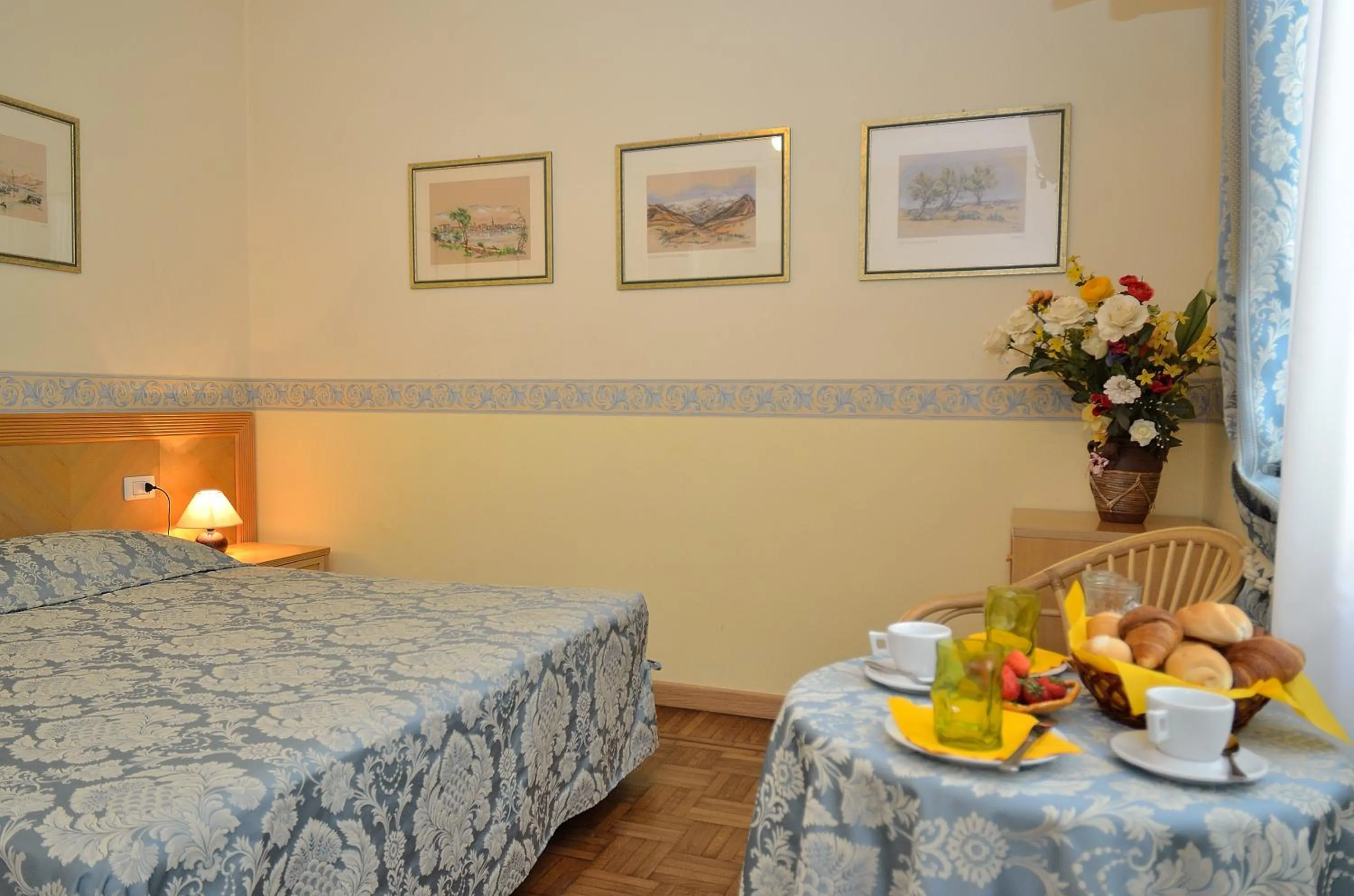 Photo of the whole room, Bed in Villa Angelica