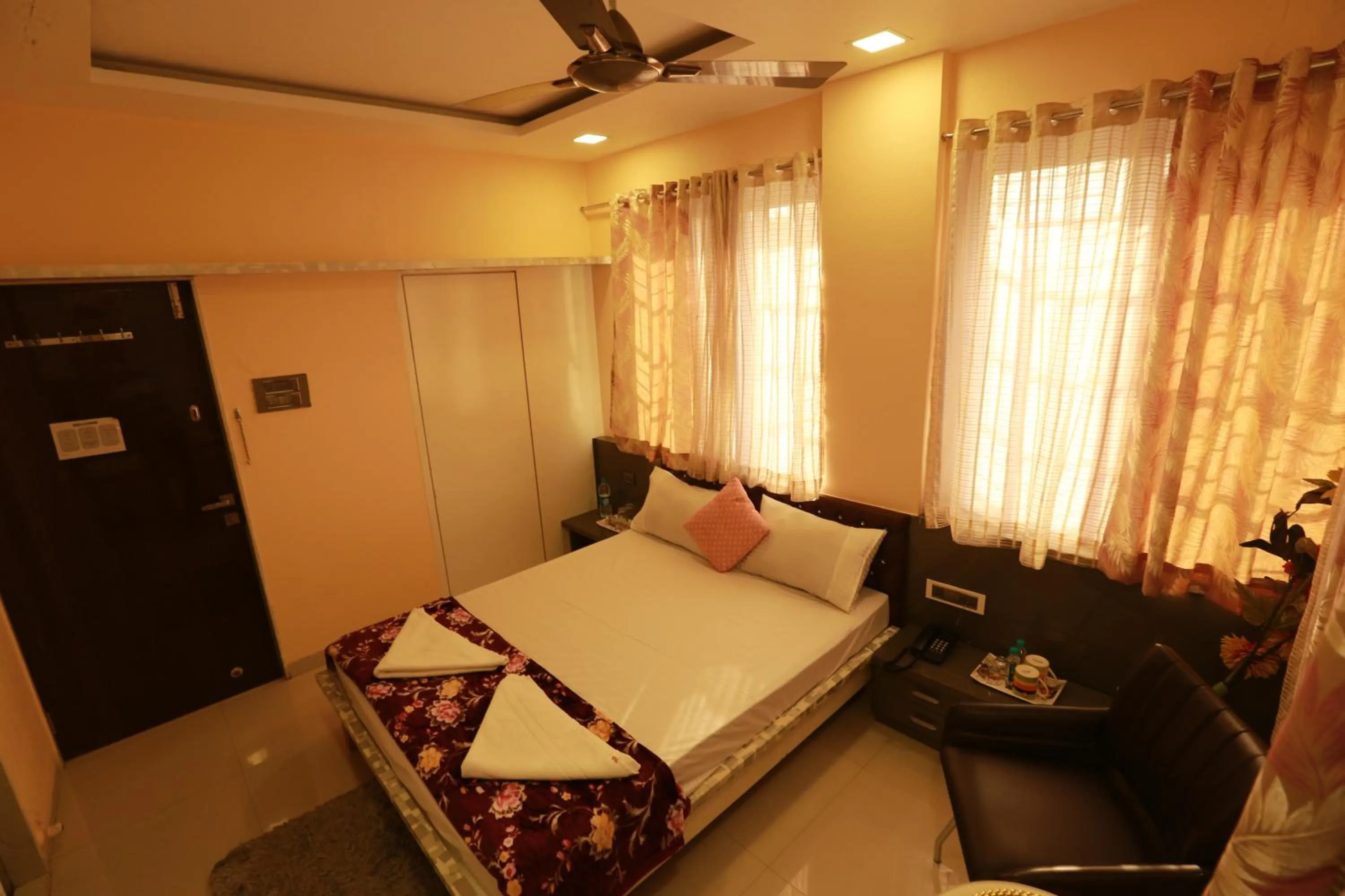 Photo of the whole room, Bed in Villa Residency