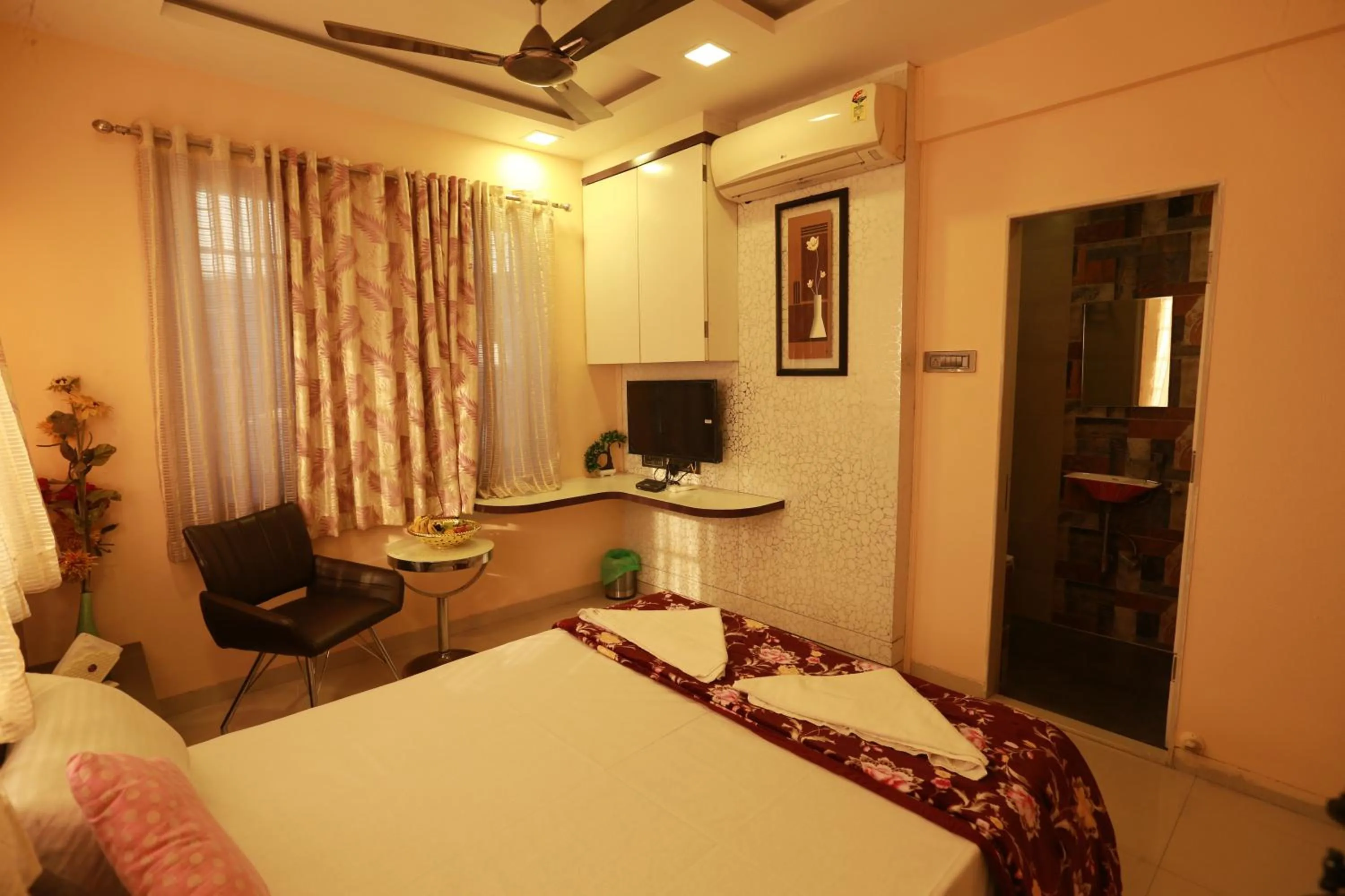 TV and multimedia, Bed in Villa Residency