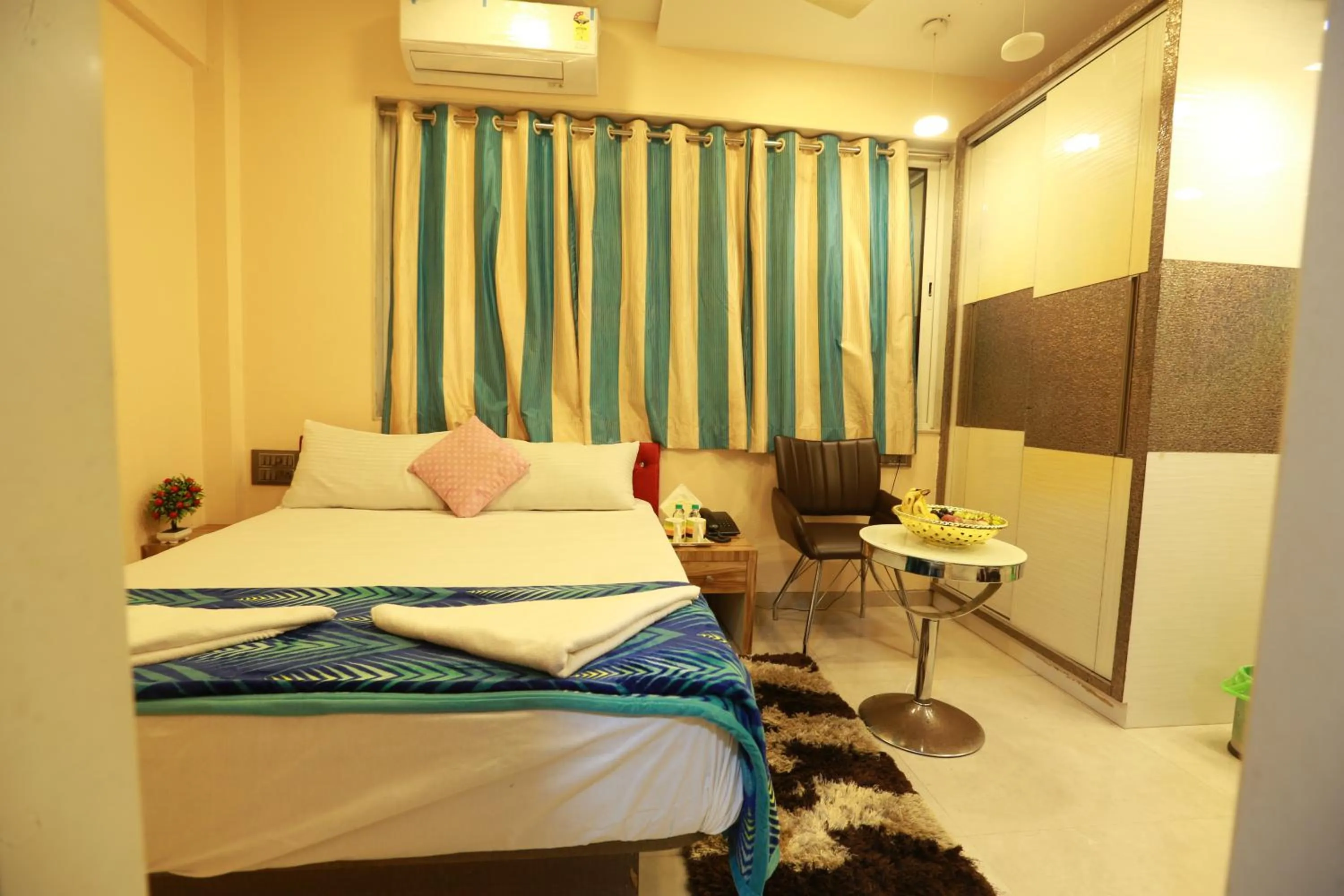 Photo of the whole room, Bed in Villa Residency