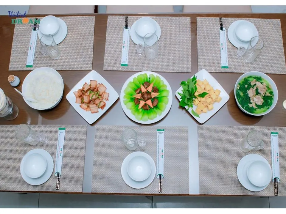 Restaurant/places to eat in Khách sạn Thái Bình Dream