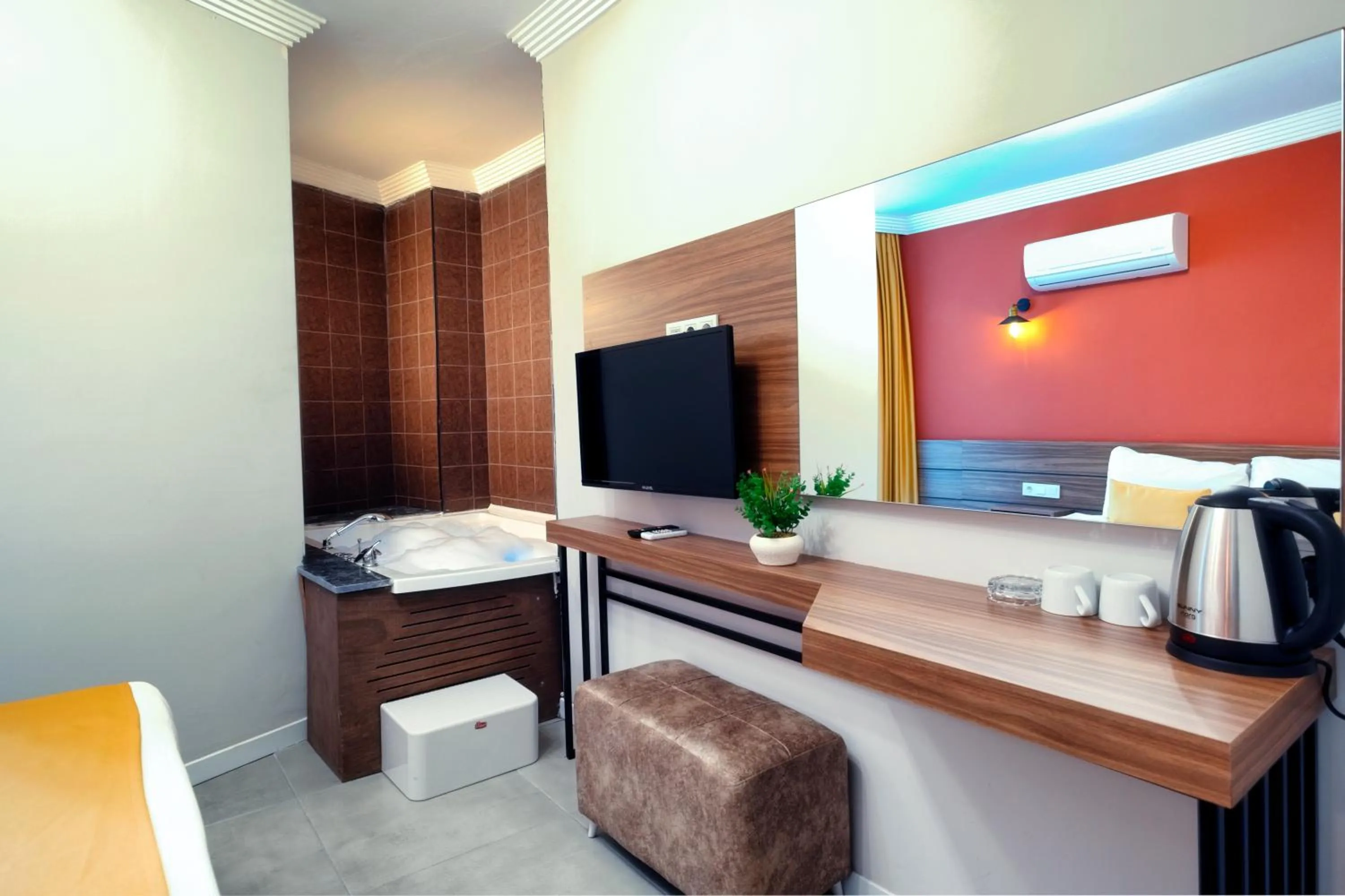 TV and multimedia, Bed in Terra Rossa