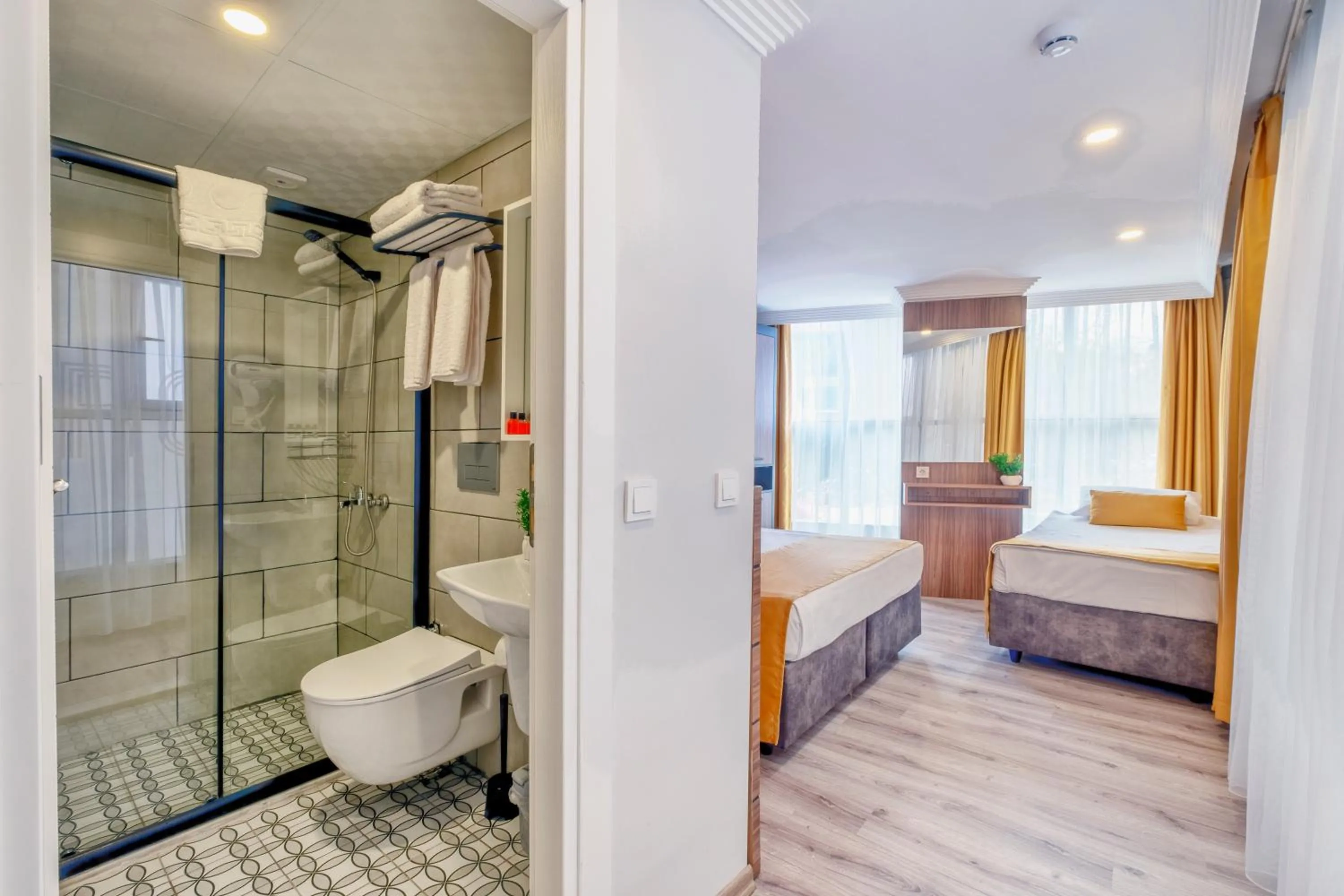 Photo of the whole room in Terra Rossa