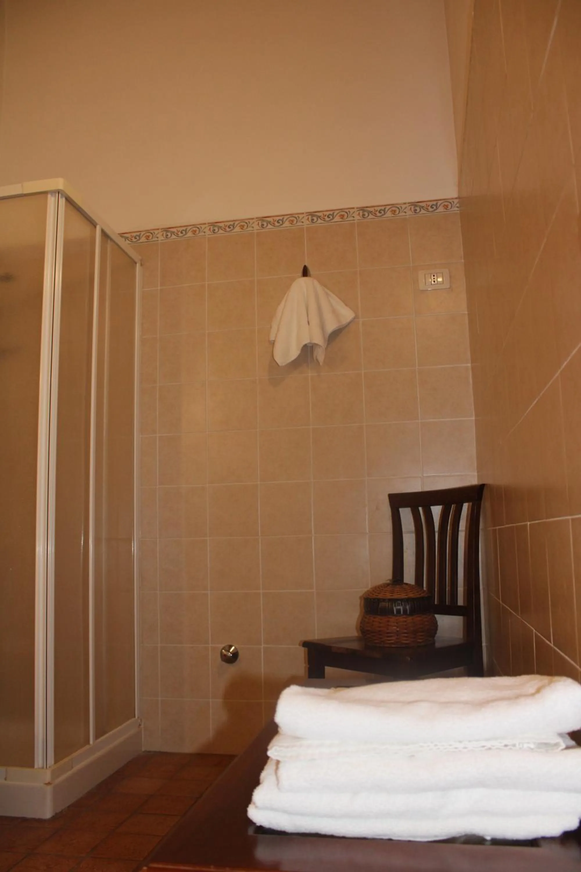 Shower, Bed in Sorella Luna