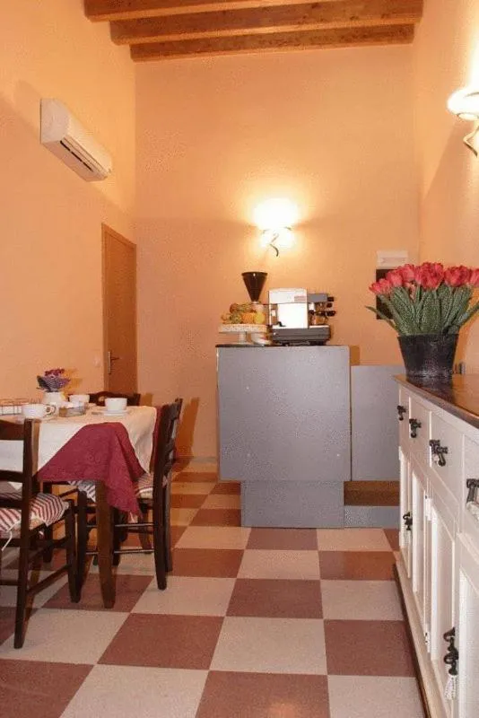 Restaurant/places to eat in Sorella Luna