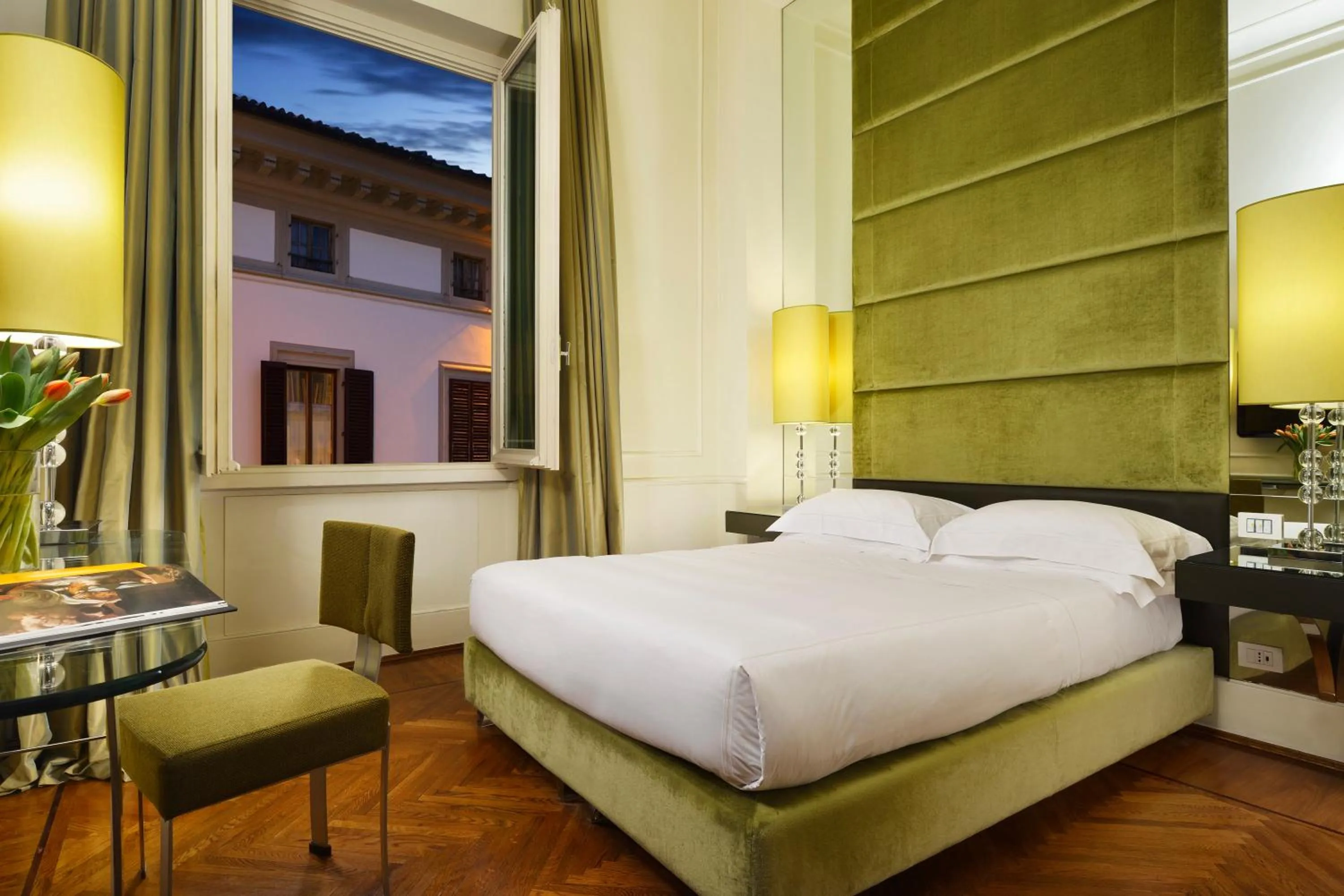 Bed in Brunelleschi Hotel