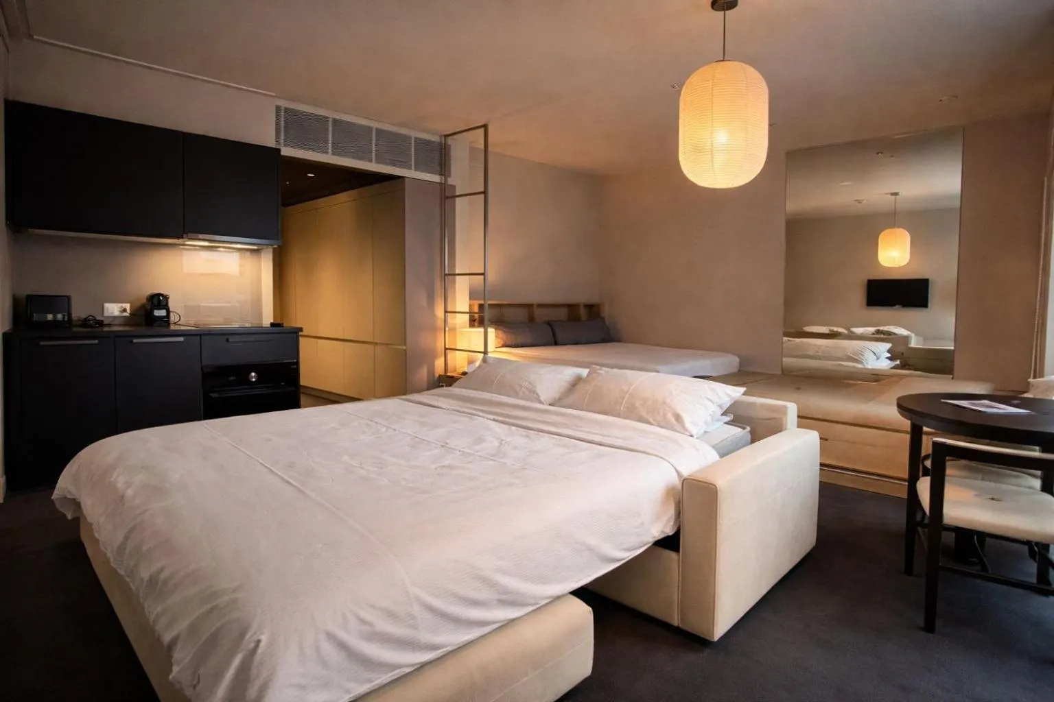 Living room, Bed in City Pop 2Night Basel - Self check-in