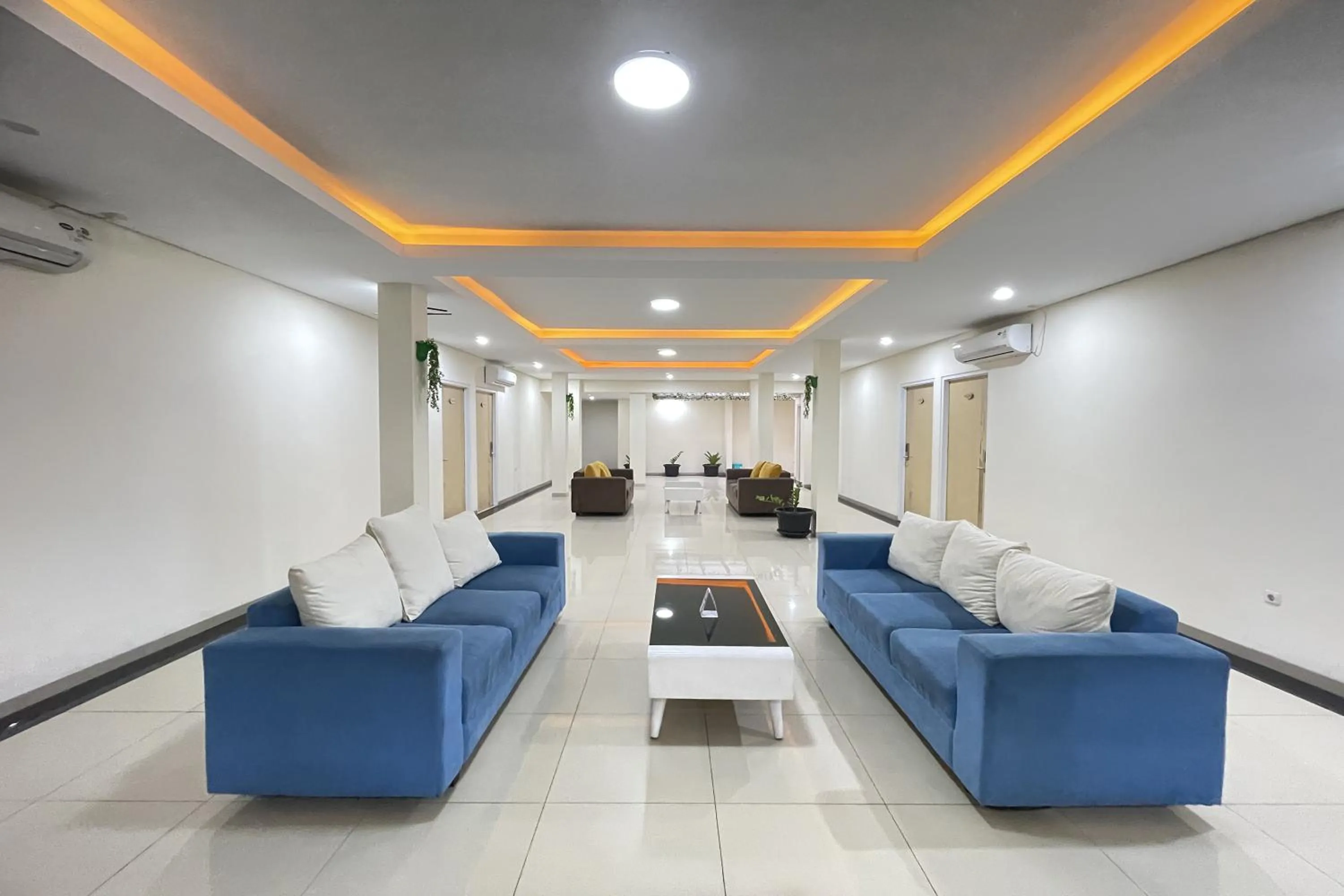 Lobby or reception in Hotel Lengkong 2