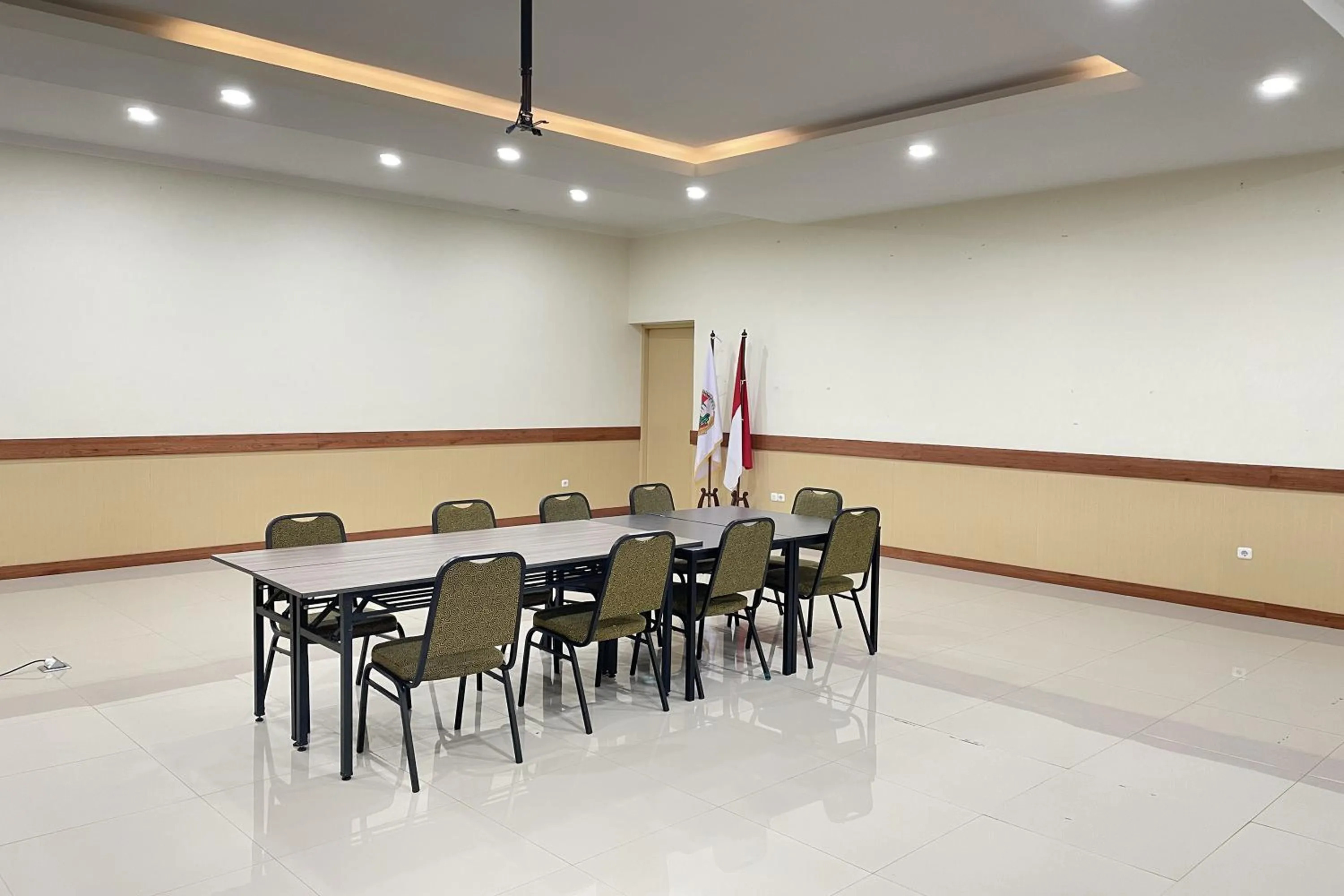 Meeting/conference room in Hotel Lengkong 2