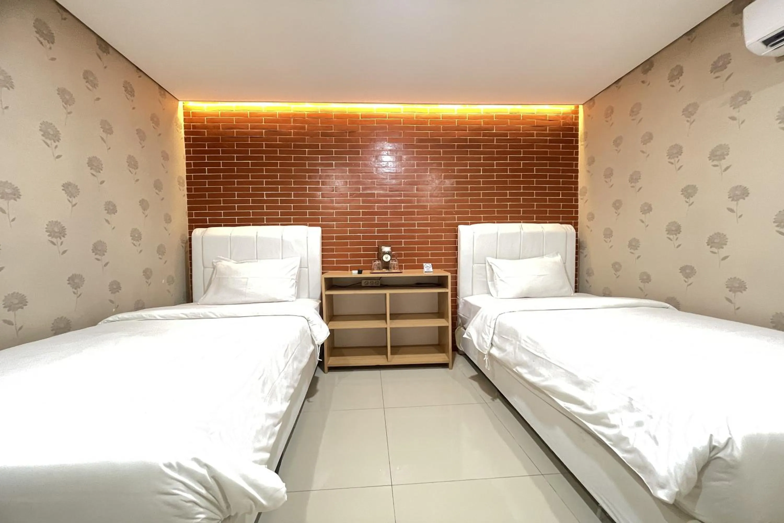 Bed in Hotel Lengkong 2