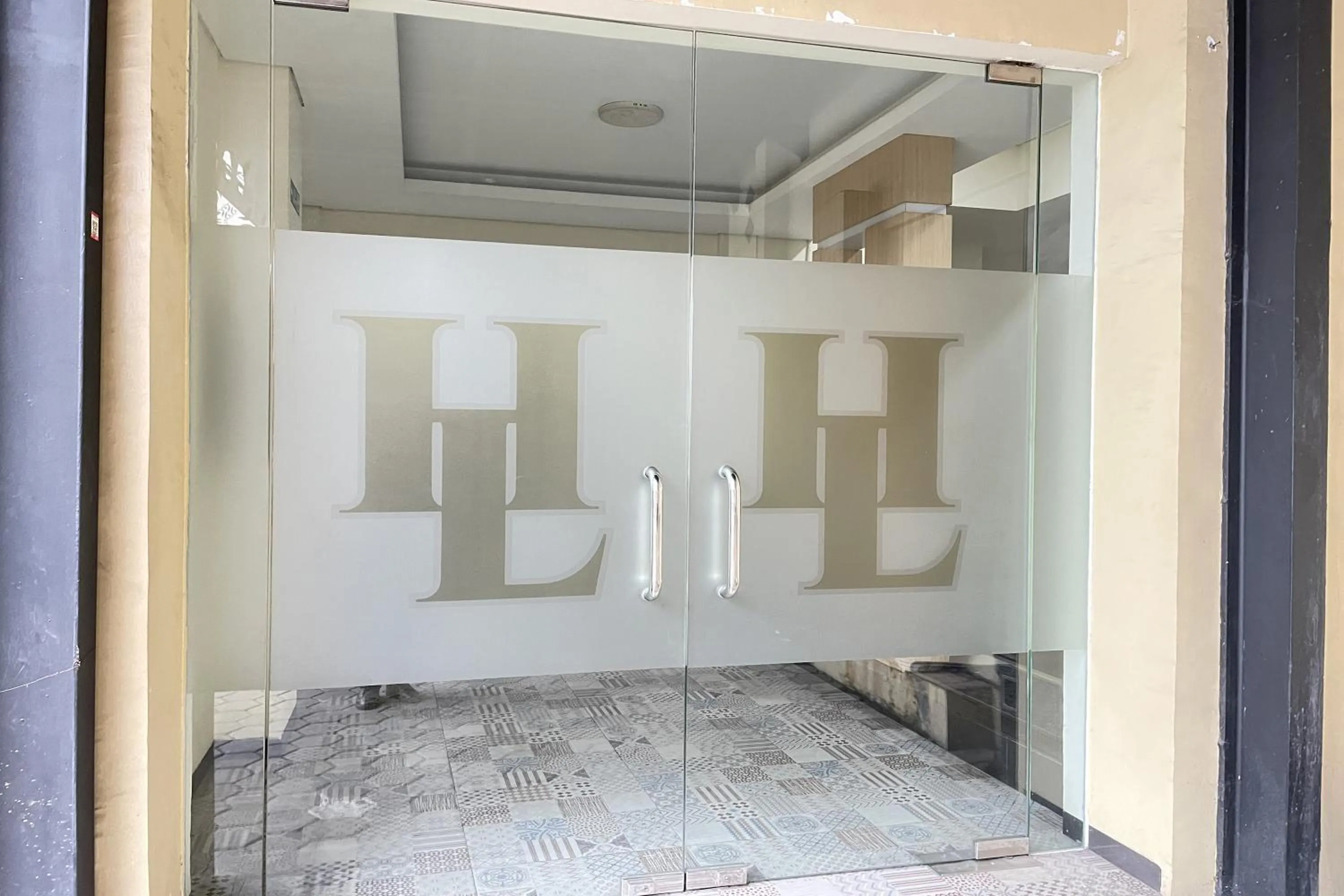 Facade/entrance, Bed in Hotel Lengkong 2