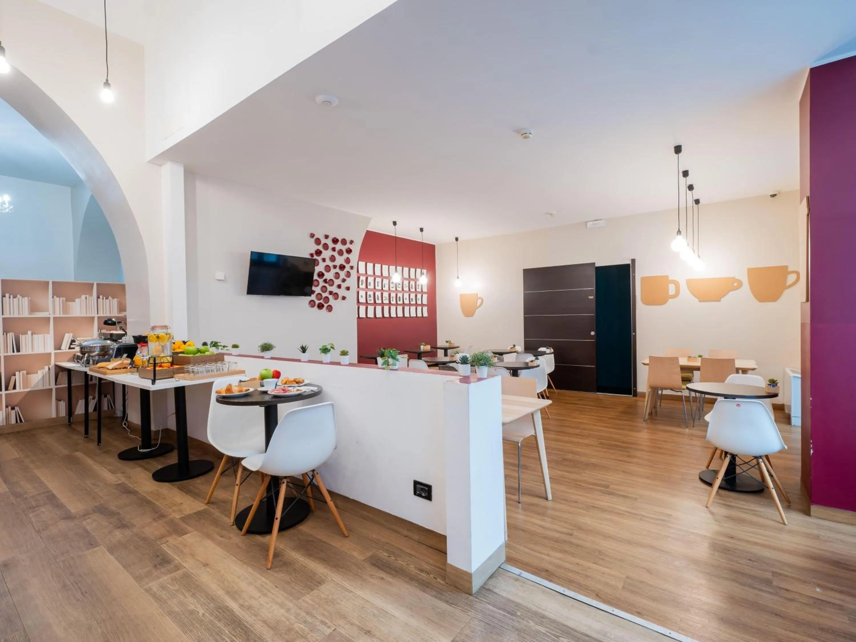 Restaurant/places to eat in B&B Hotel Trieste