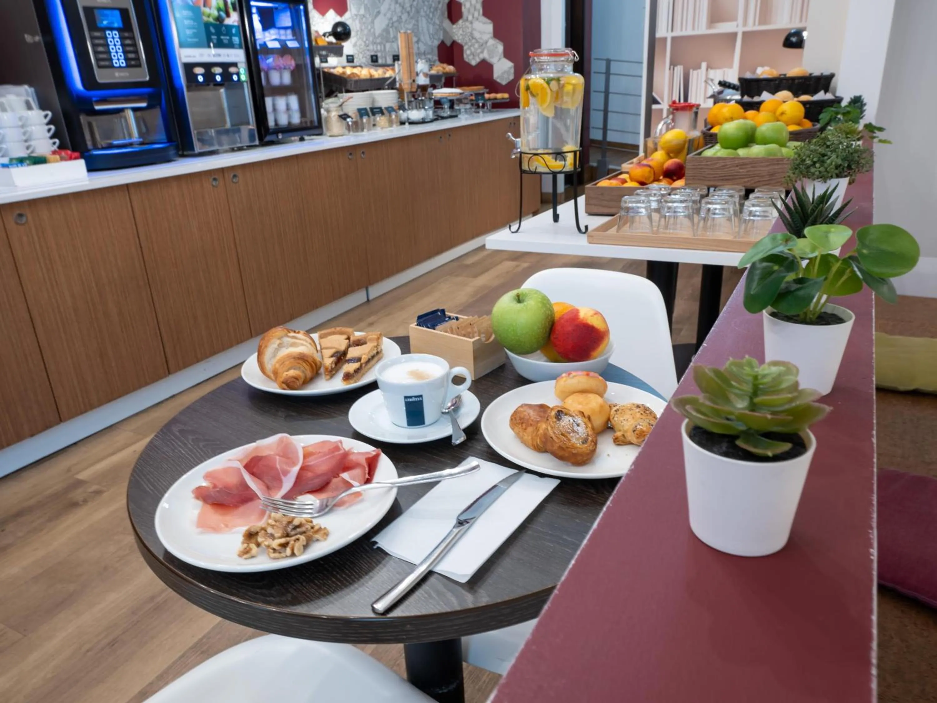 Restaurant/places to eat in B&B Hotel Trieste