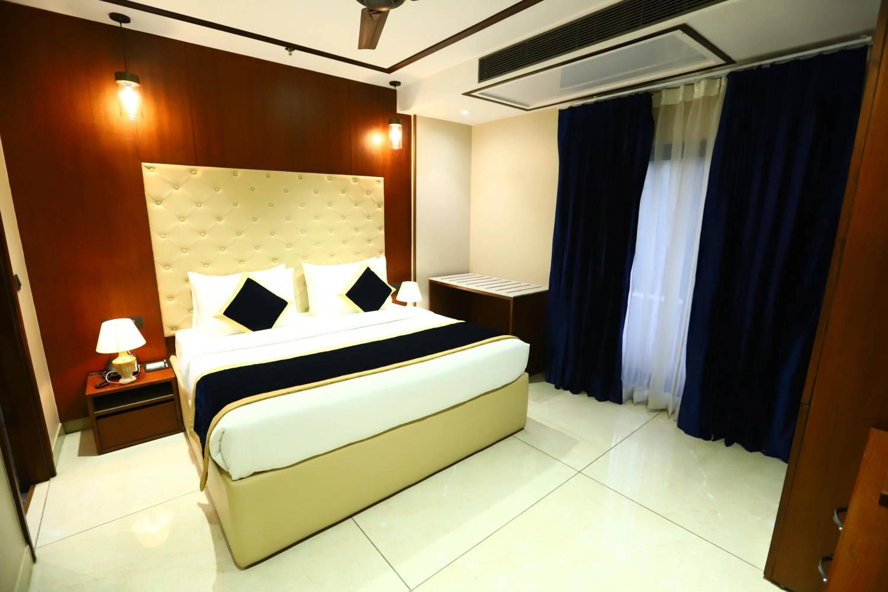 Photo of the whole room, Bed in Sanca International Hotel in Patel Nagar Delhi