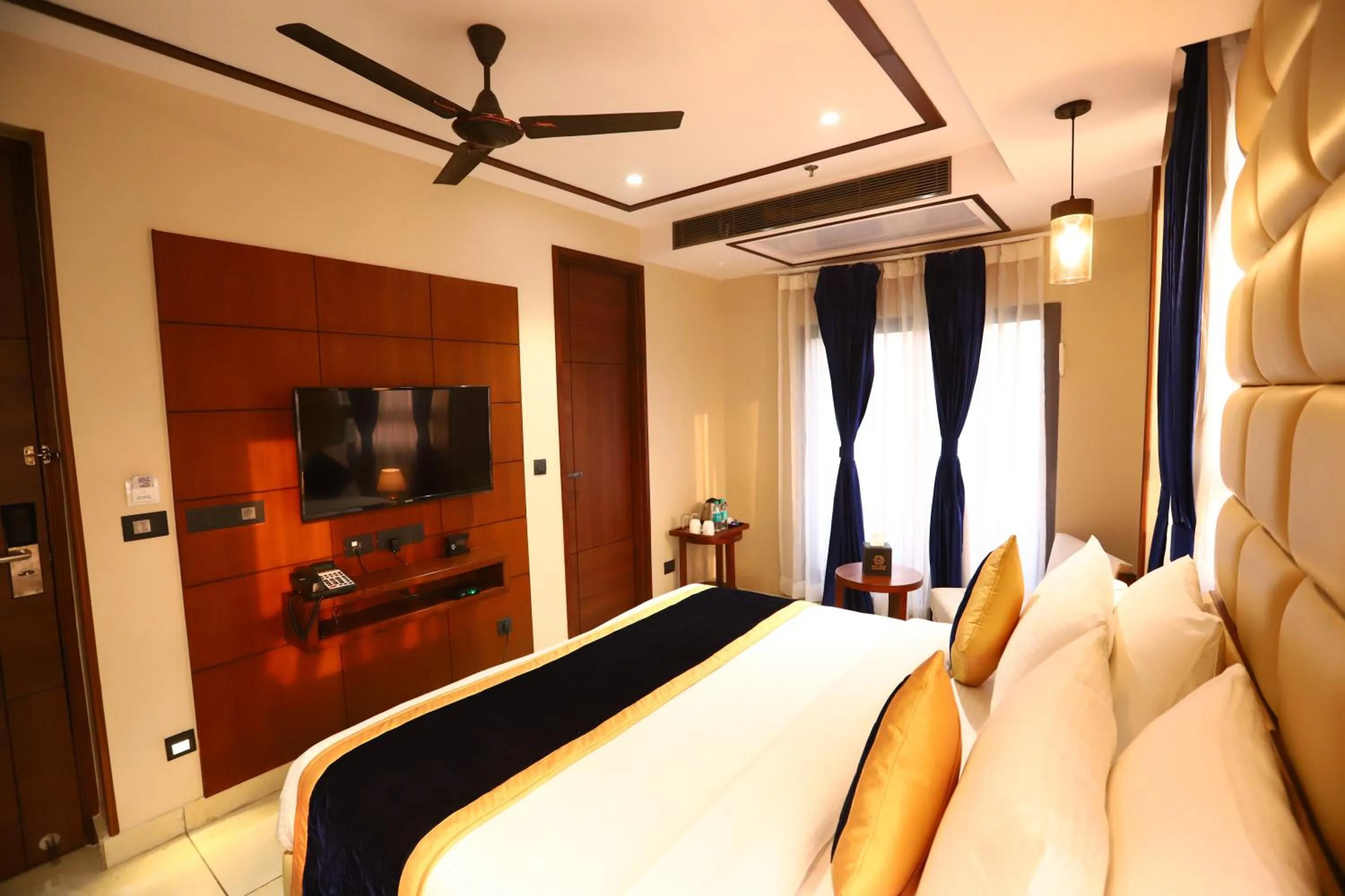 Photo of the whole room, Bed in Sanca International Hotel in Patel Nagar Delhi