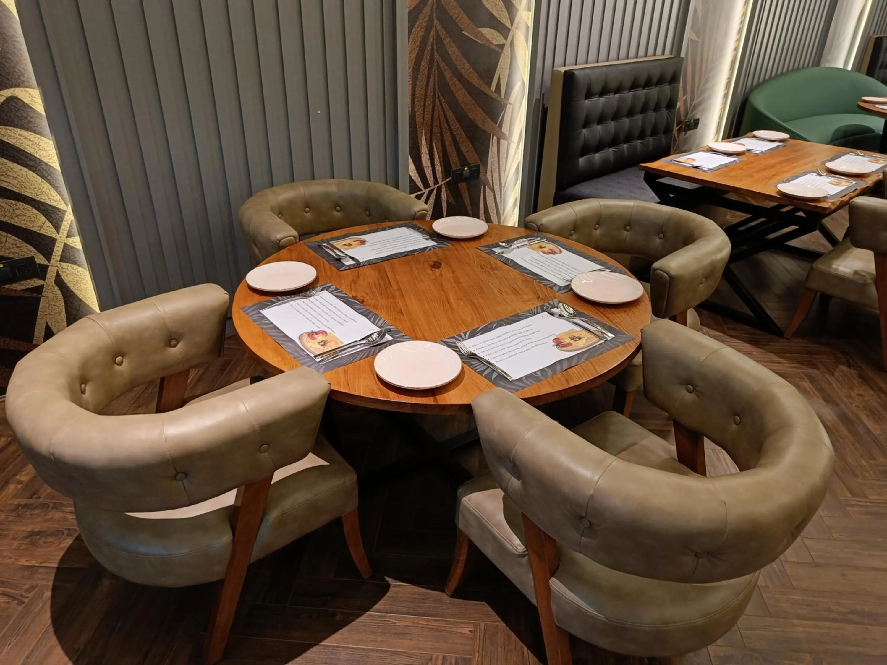 Restaurant/places to eat in The Kings Park Grand-Near US Consulate