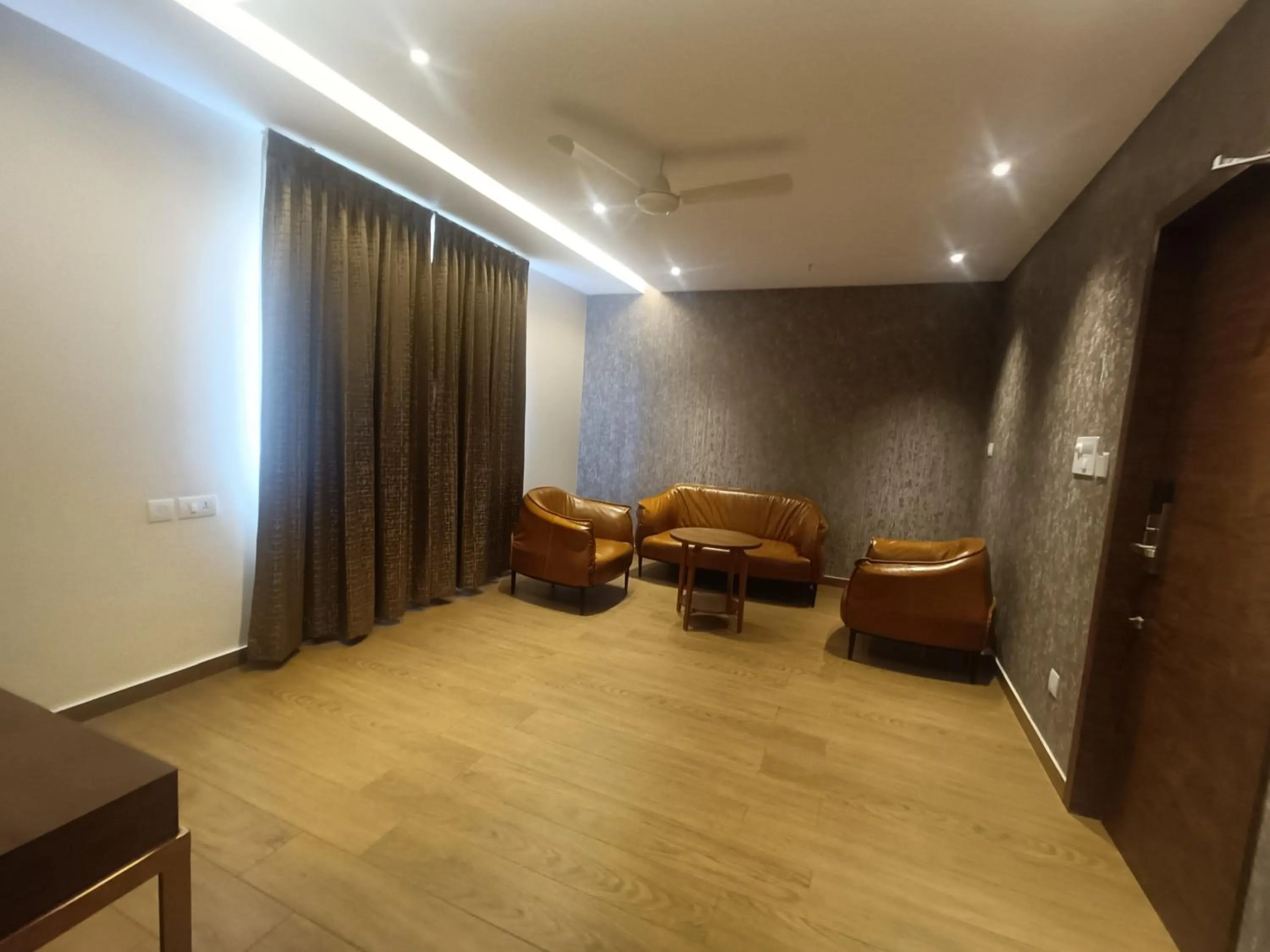 Living room in The Kings Park Grand-Near US Consulate