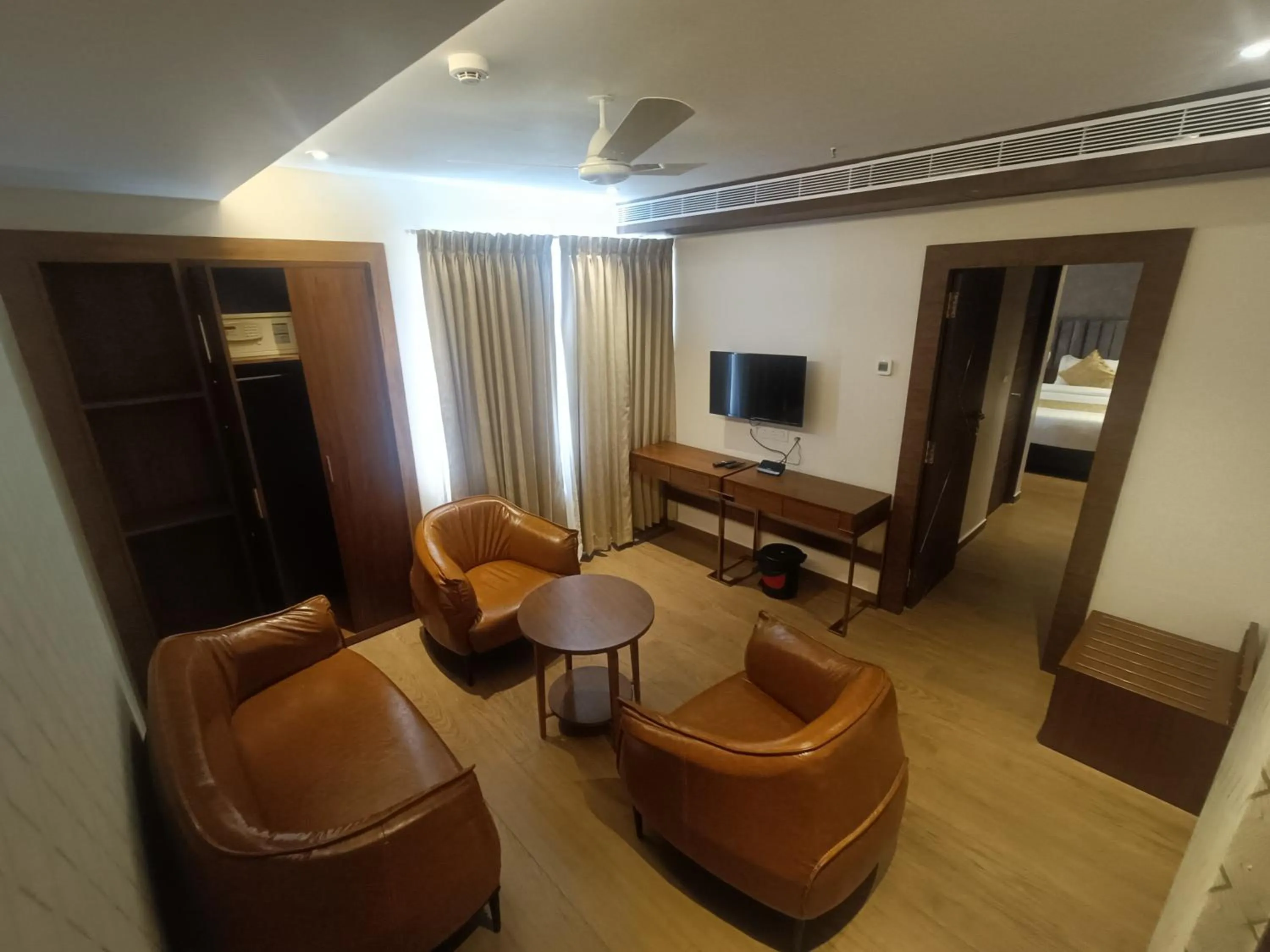 TV and multimedia in The Kings Park Grand-Near US Consulate