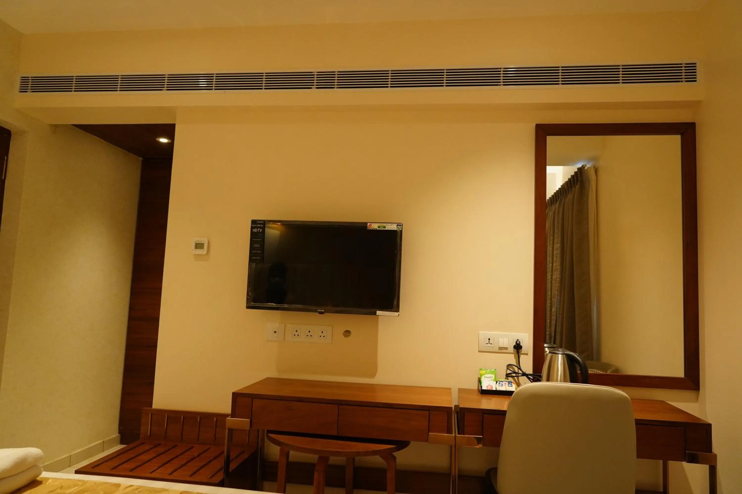 TV and multimedia in The Kings Park Grand-Near US Consulate