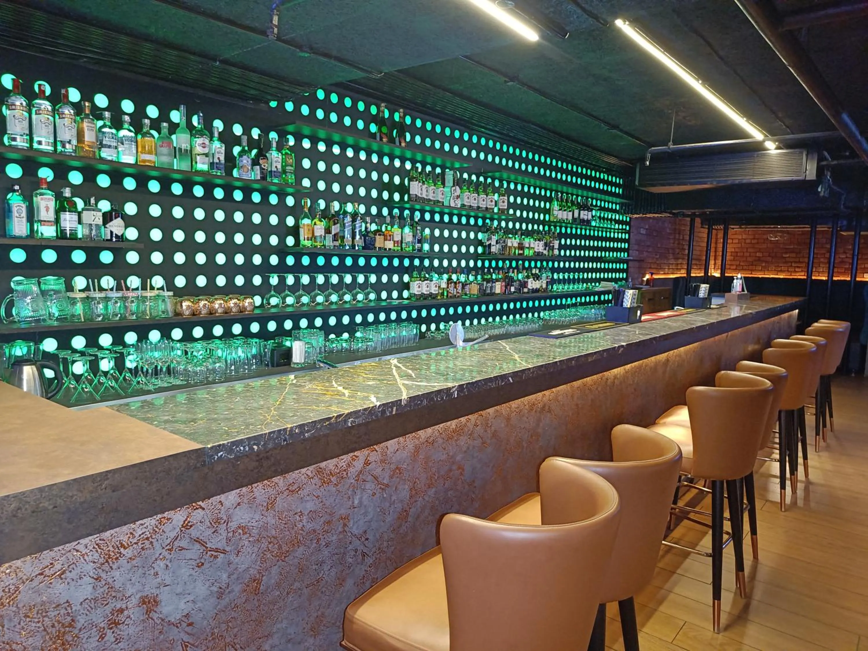 Nightclub / DJ in The Kings Park Grand-Near US Consulate