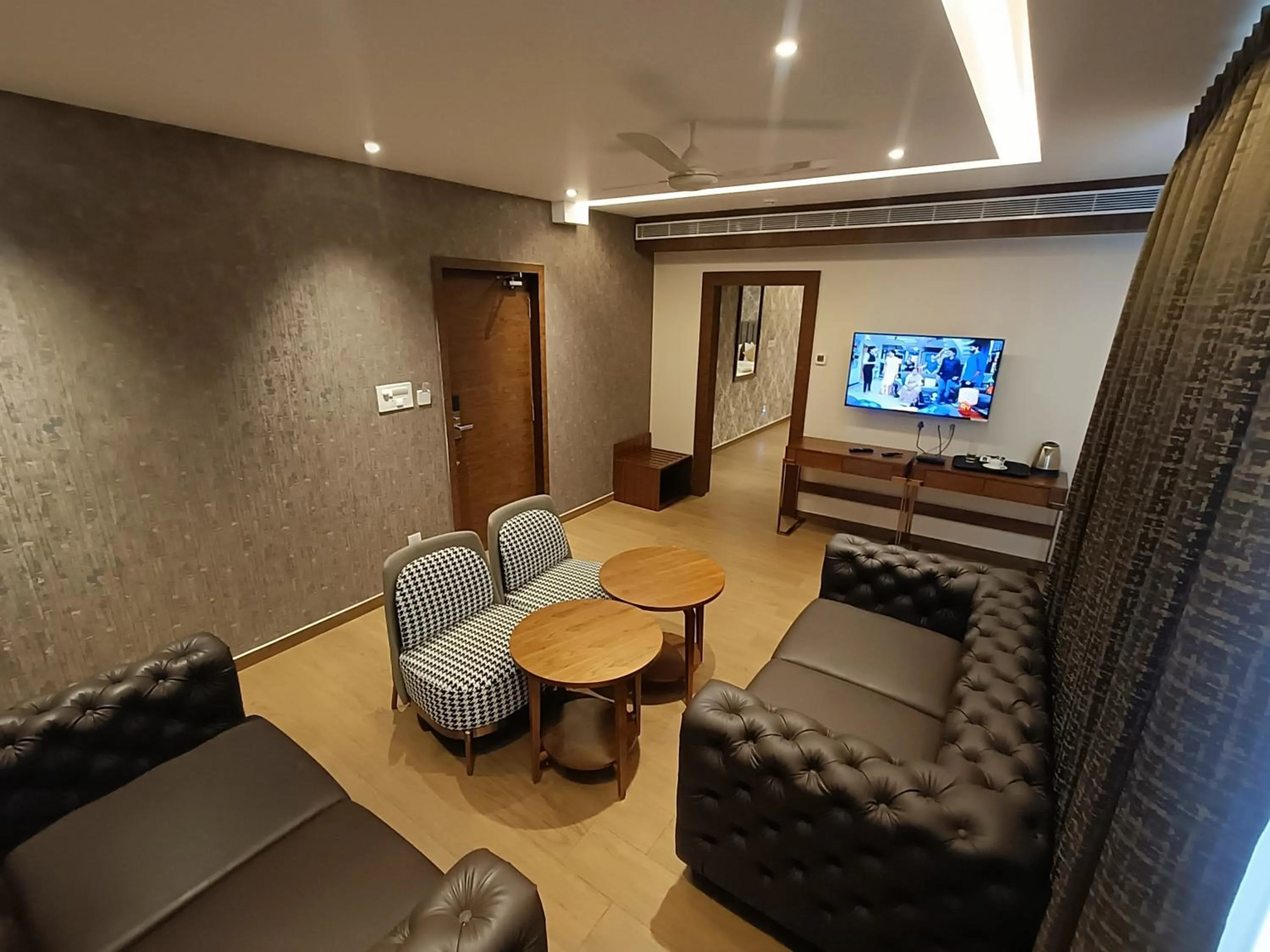 Living room in The Kings Park Grand-Near US Consulate