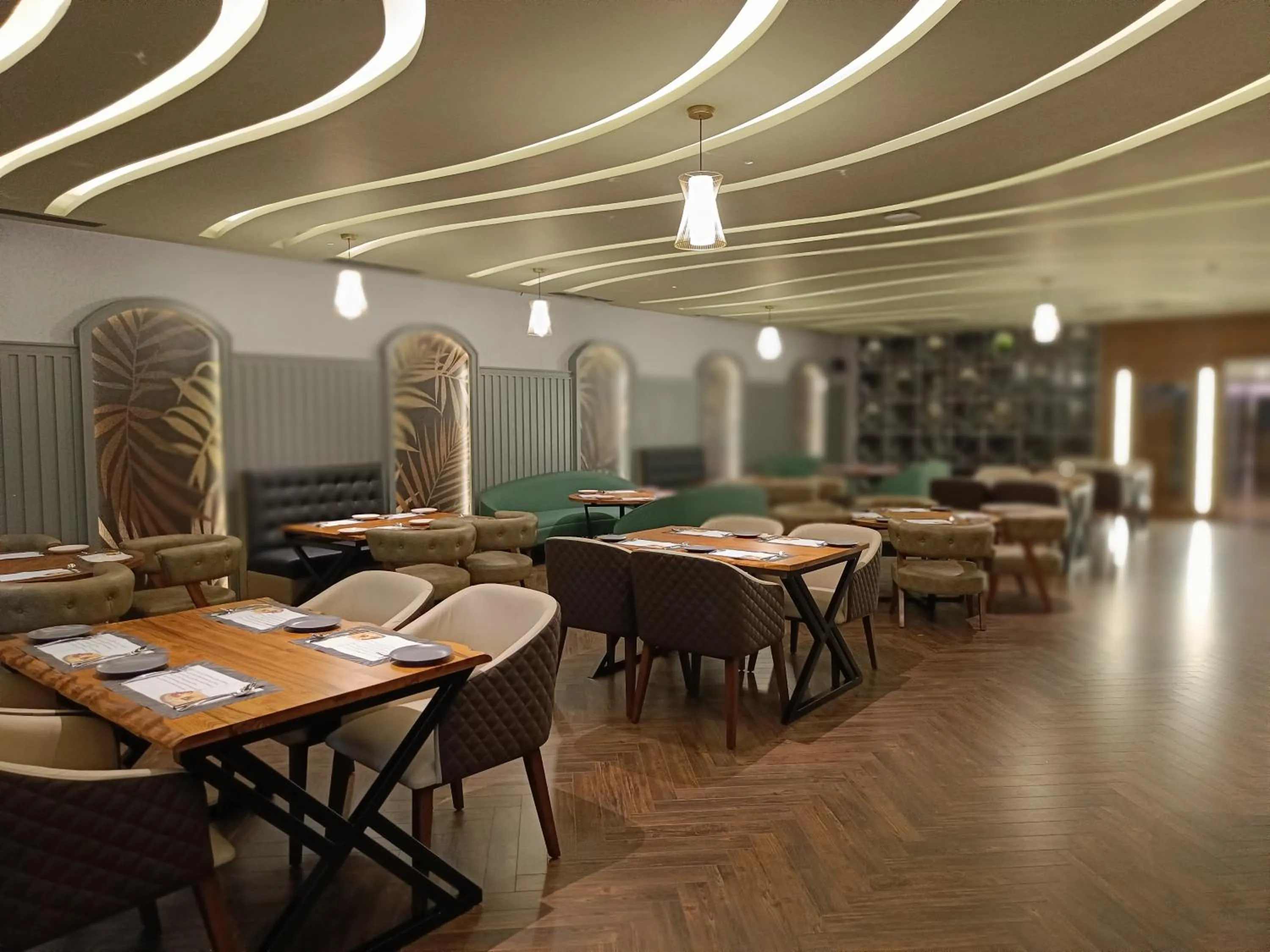 Restaurant/places to eat in The Kings Park Grand-Near US Consulate