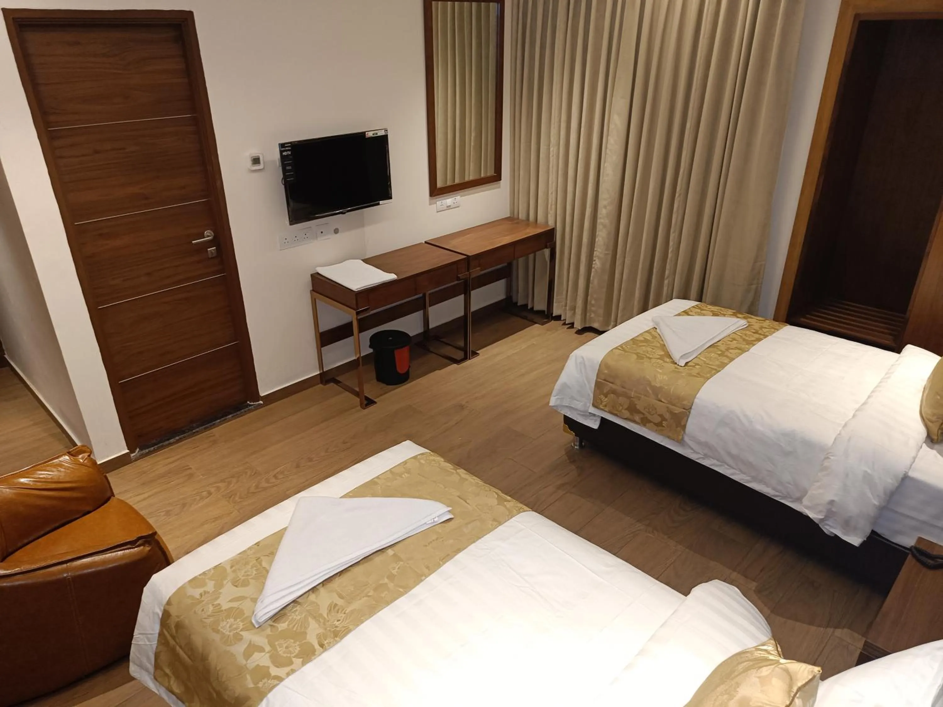 Bed in The Kings Park Grand-Near US Consulate