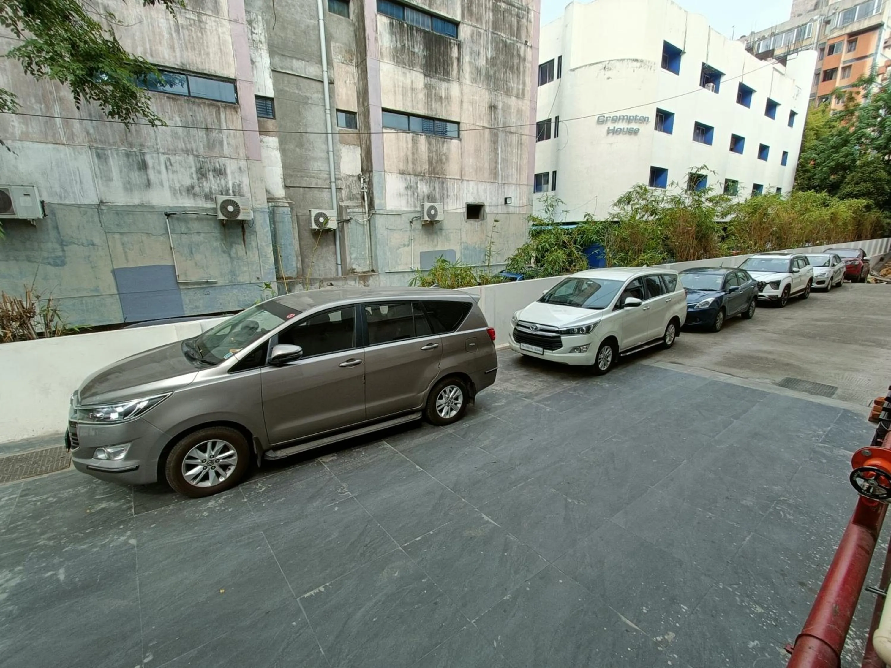 Parking in The Kings Park Grand-Near US Consulate