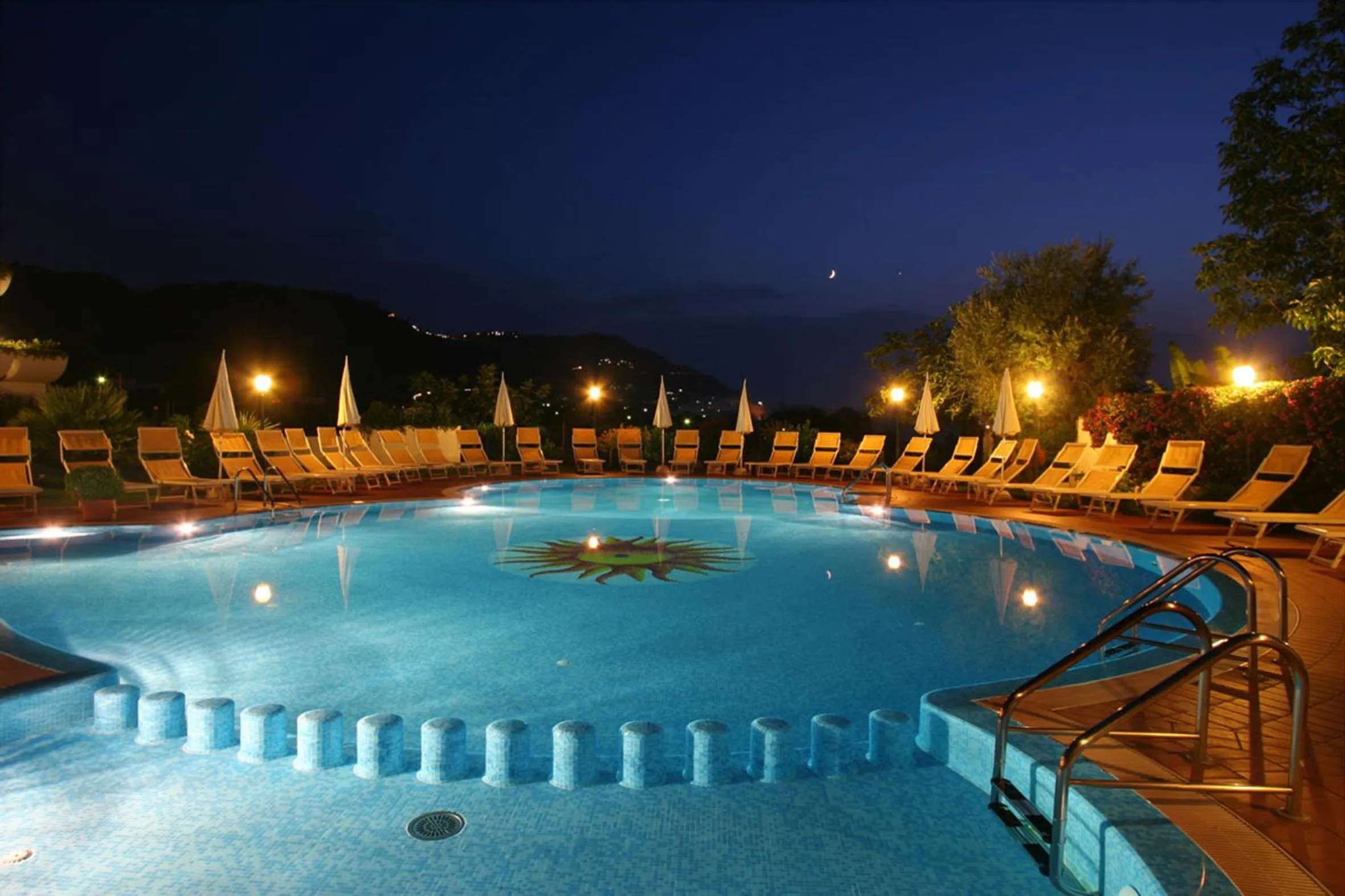 Swimming pool in Hotel Tirreno