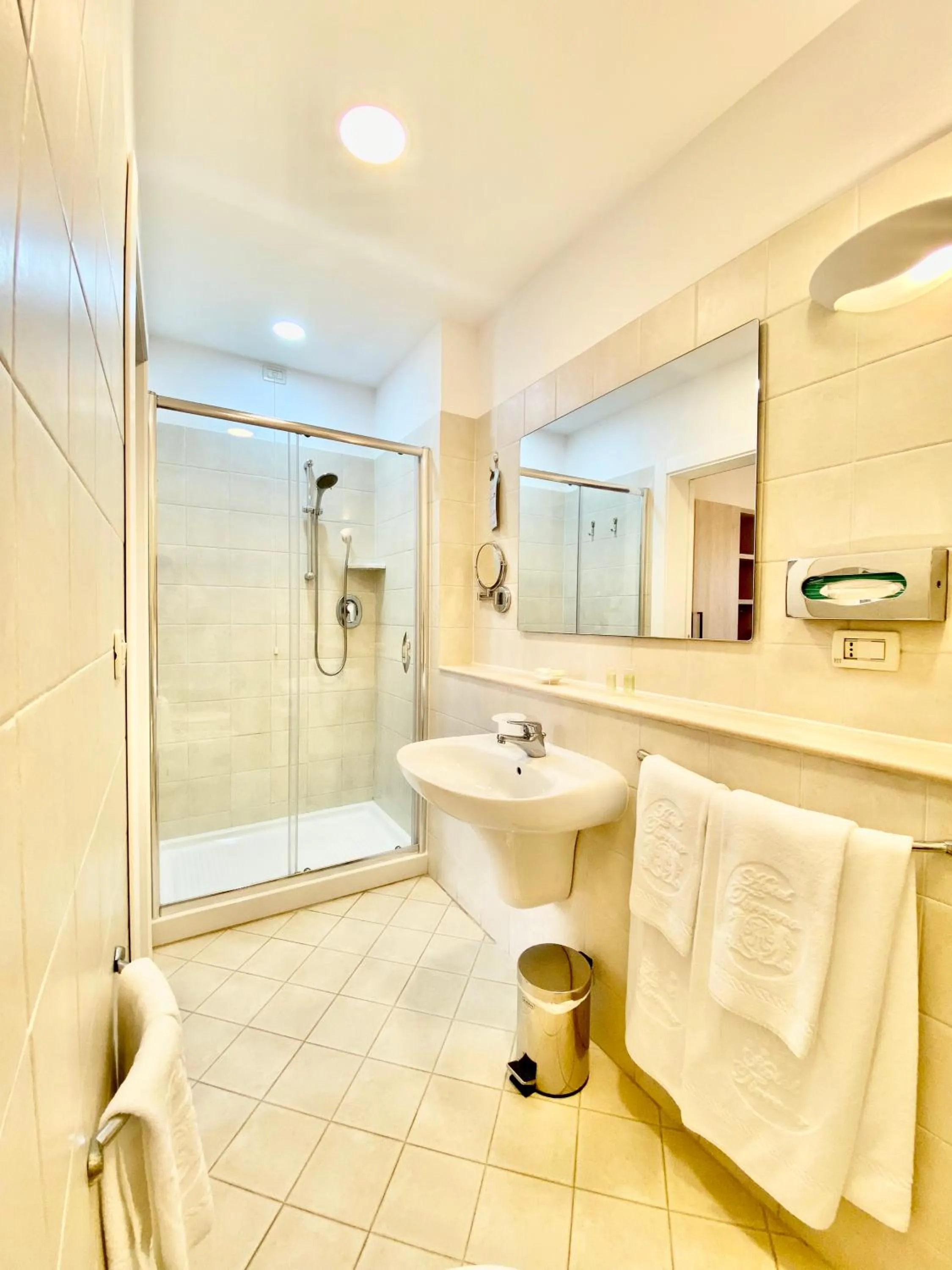 Bathroom in Hotel Tirreno