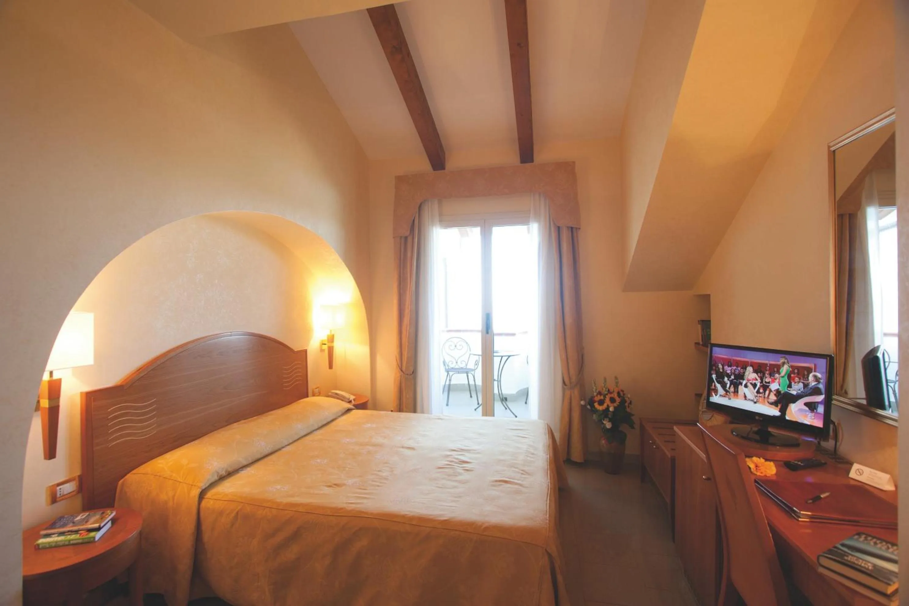 Bedroom, Bed in Hotel Tirreno