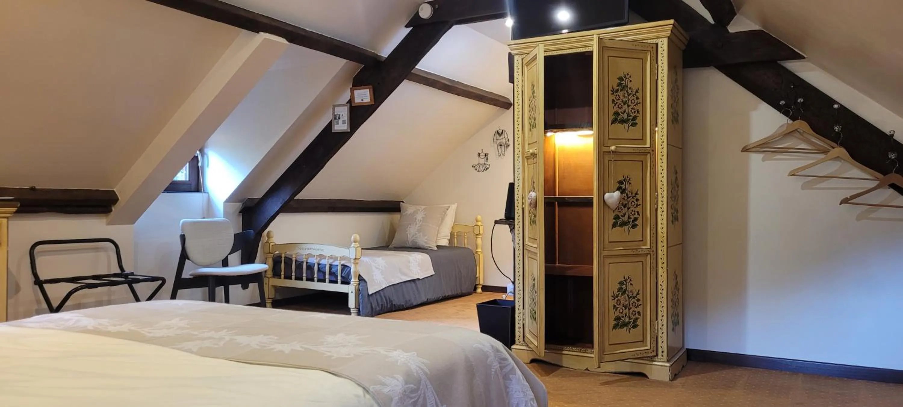 Photo of the whole room, Bed in Les Ruisseaux