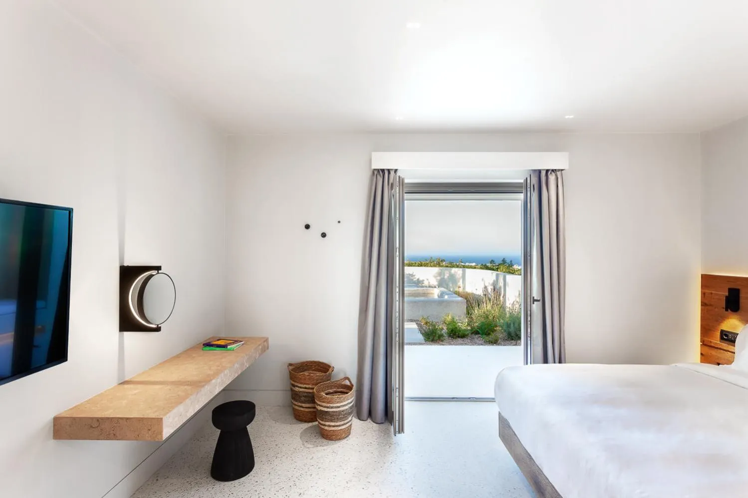 View (from property/room), Bed in Noūs Santorini