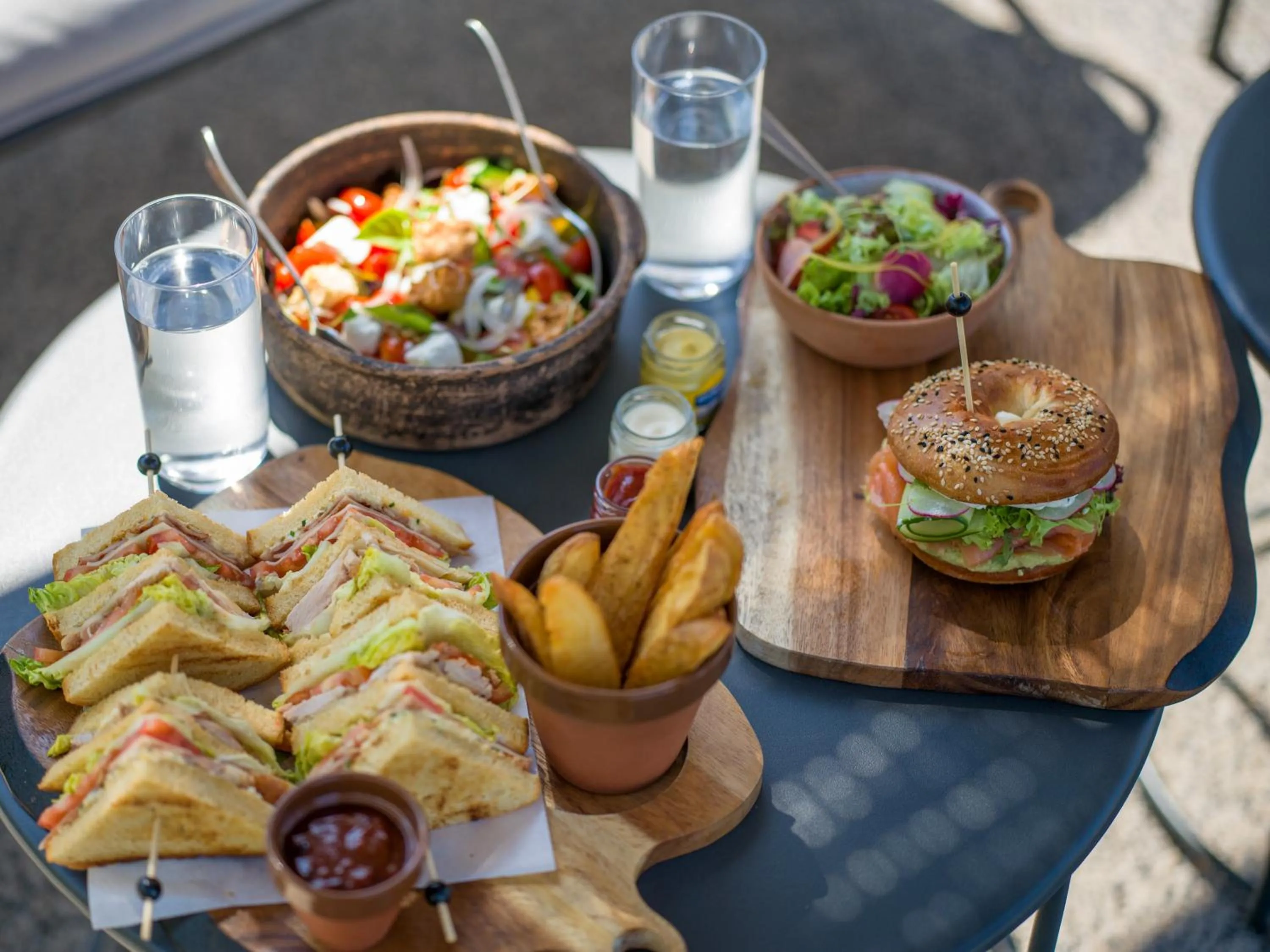 Restaurant/places to eat in Noūs Santorini