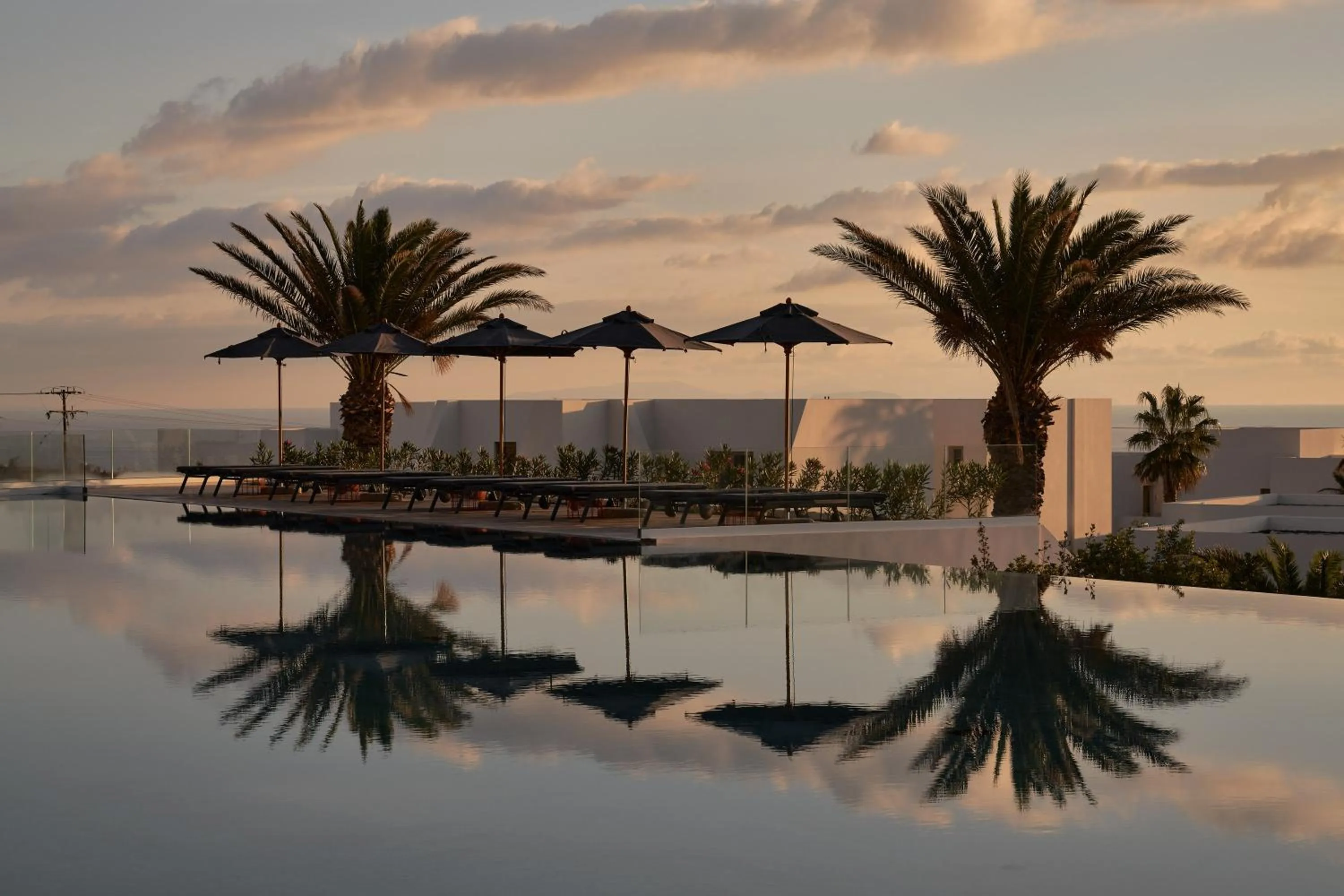 Swimming pool in Noūs Santorini